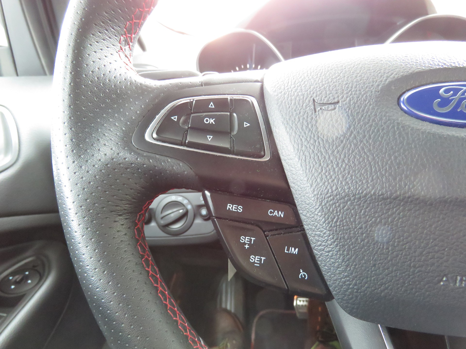 FORD Kuga 2.0 TDCi ST Line High 4WD PowerShift (Automat)-image-23