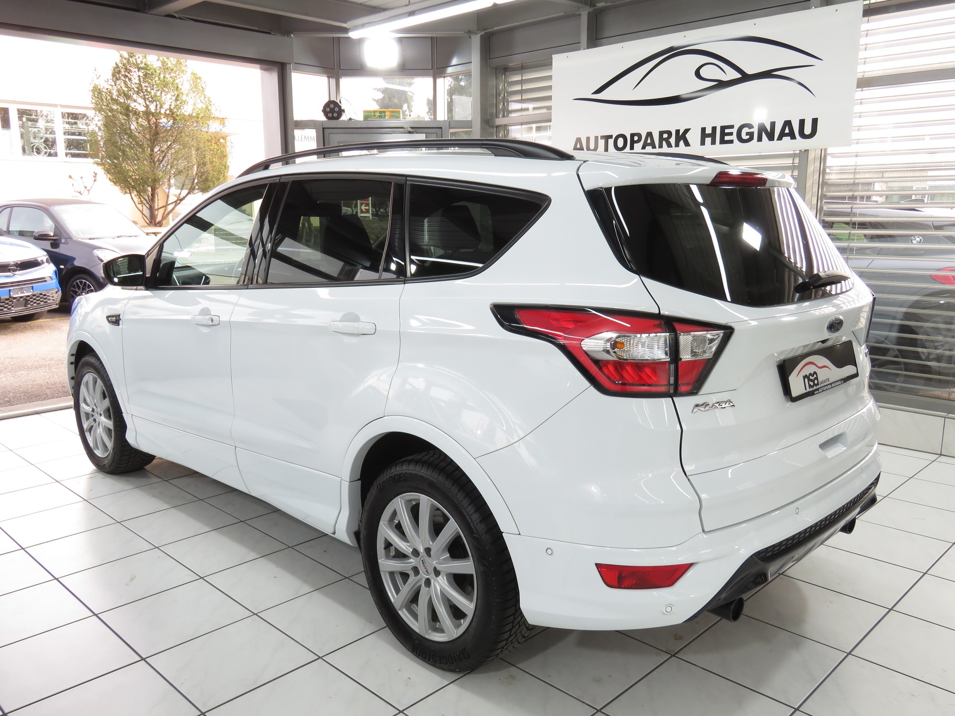 FORD Kuga 2.0 TDCi ST Line High 4WD PowerShift (Automat)-image-5