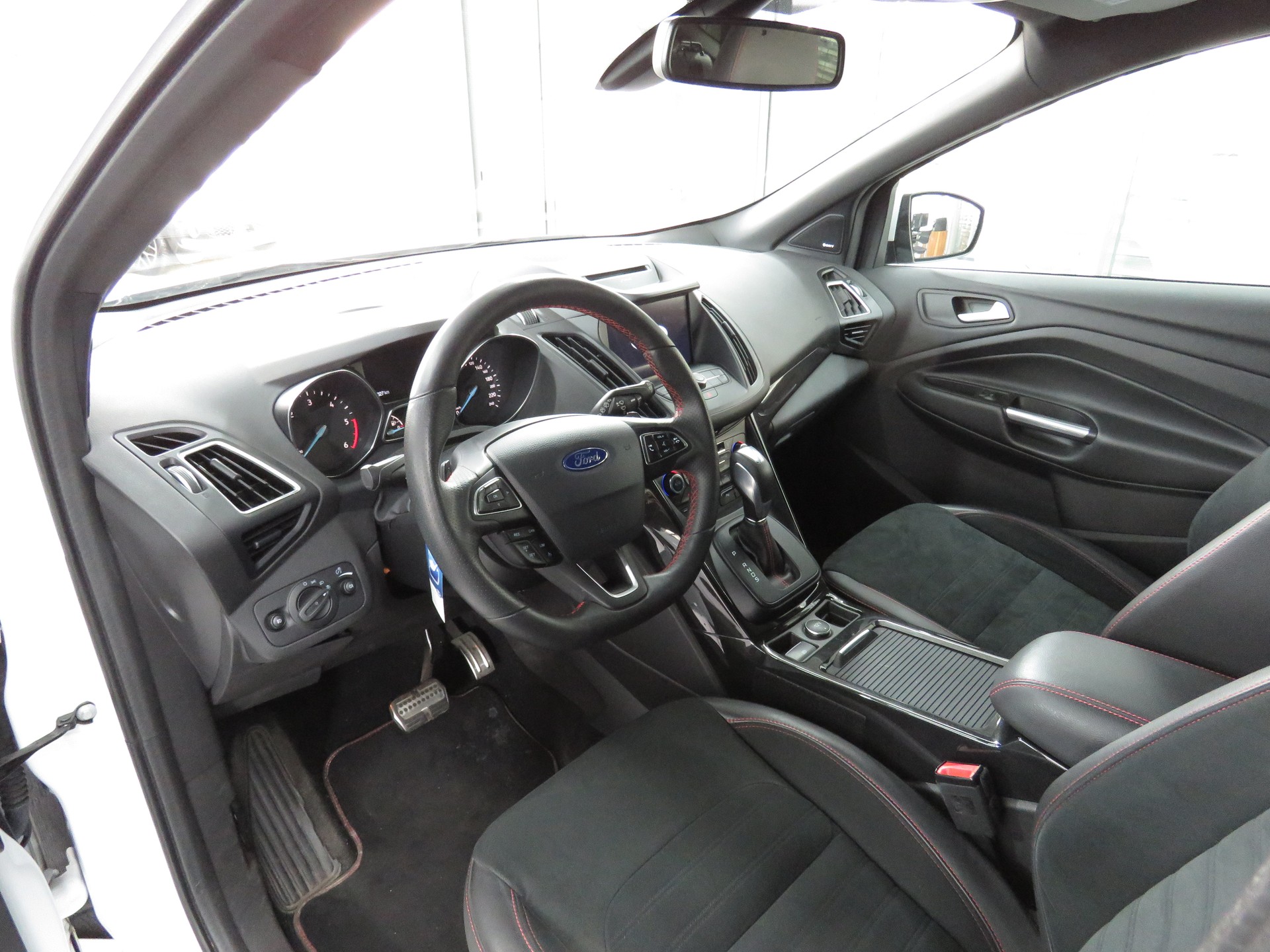 FORD Kuga 2.0 TDCi ST Line High 4WD PowerShift (Automat)-image-7