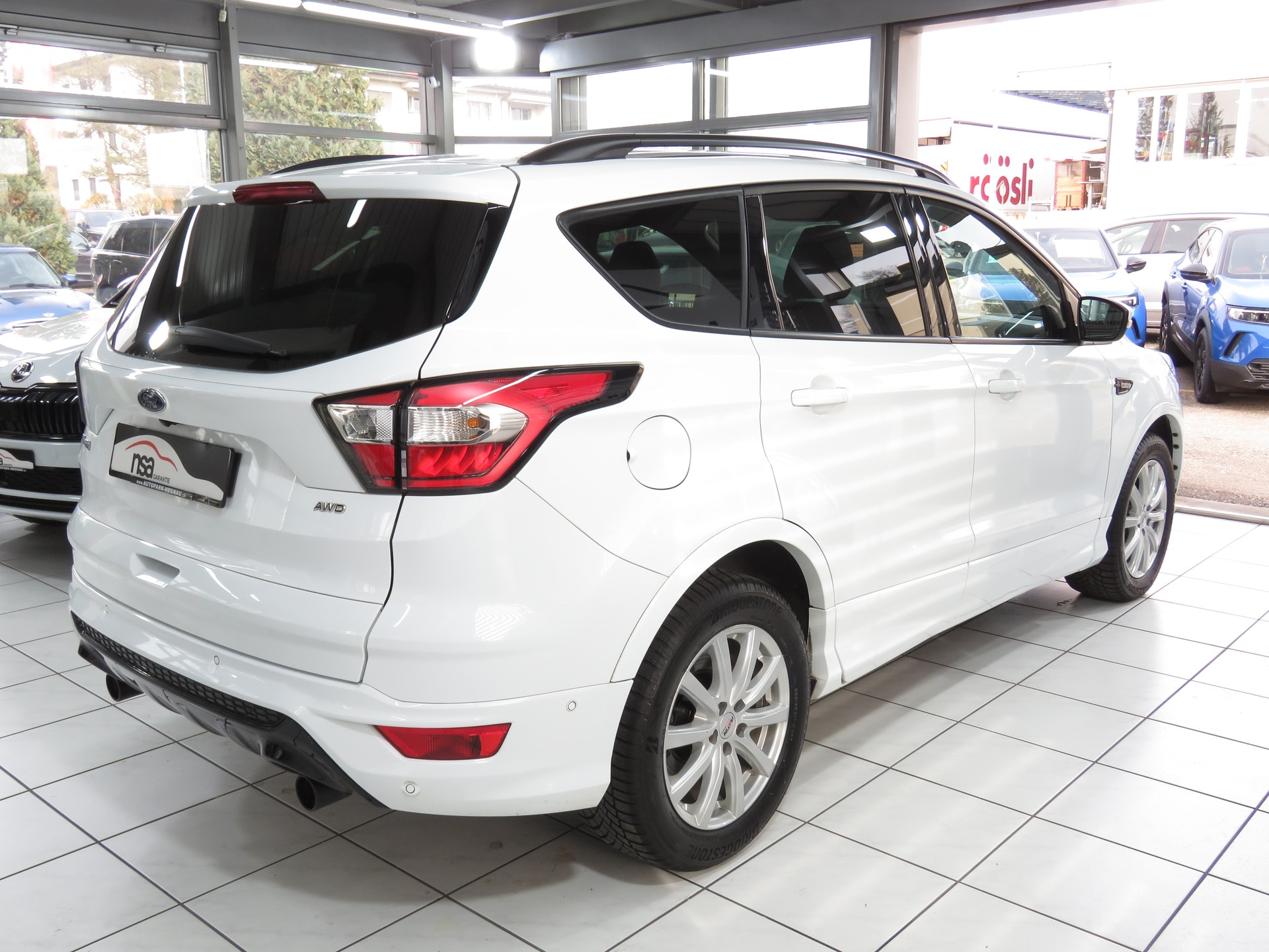 FORD Kuga 2.0 TDCi ST Line High 4WD PowerShift (Automat)-image-3