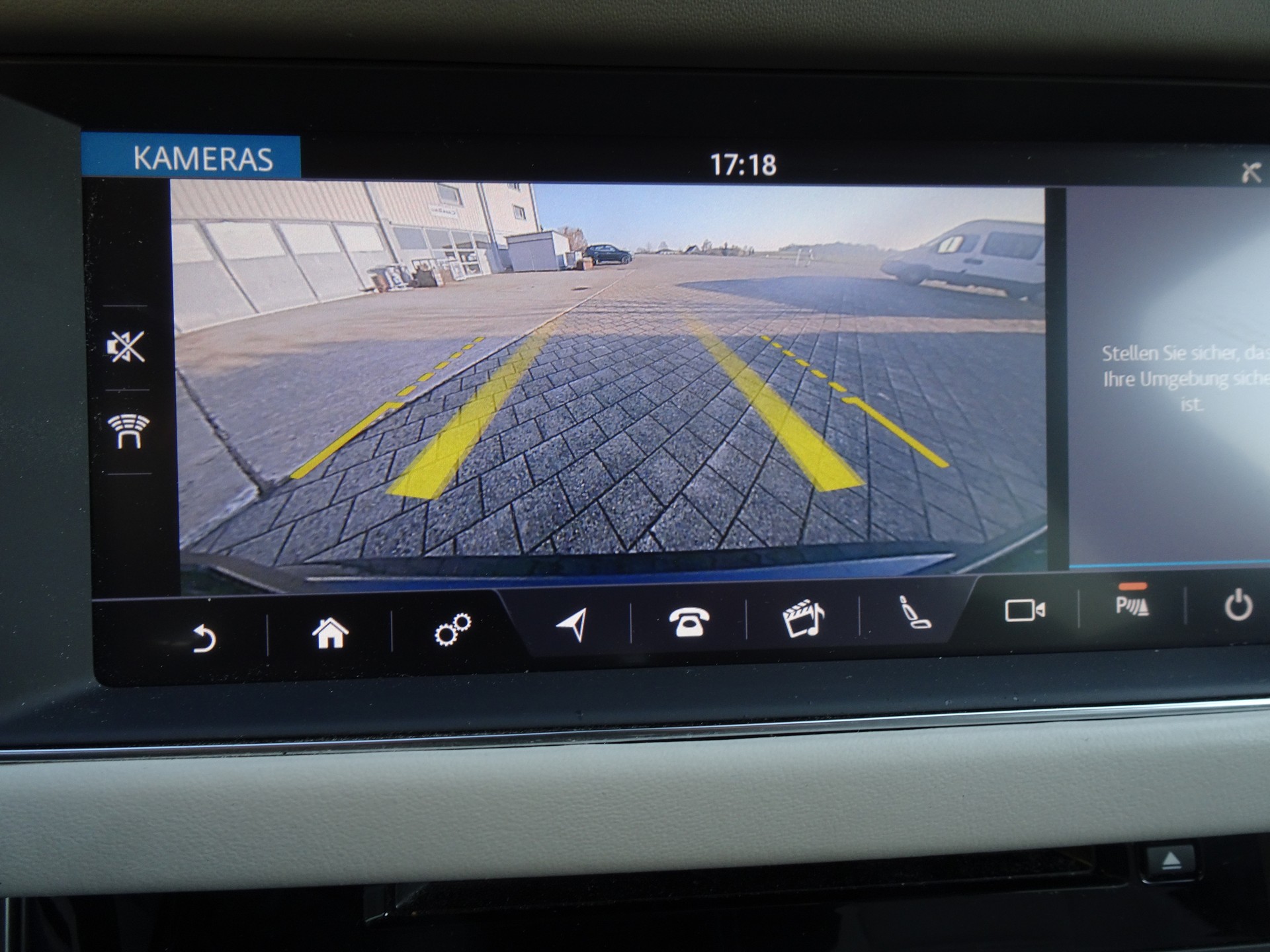 JAGUAR XF Sportbrake 30d Portfolio Automatic-image-10