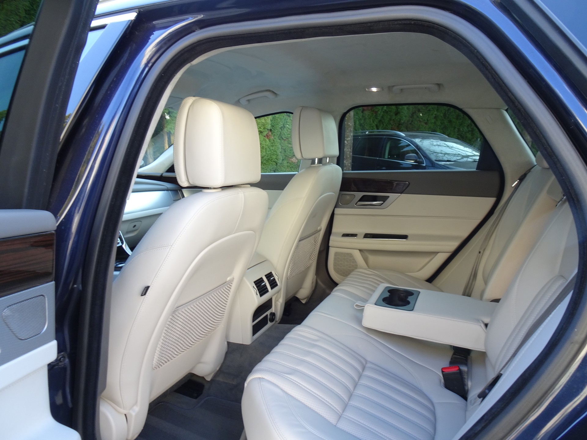 JAGUAR XF Sportbrake 30d Portfolio Automatic-image-8