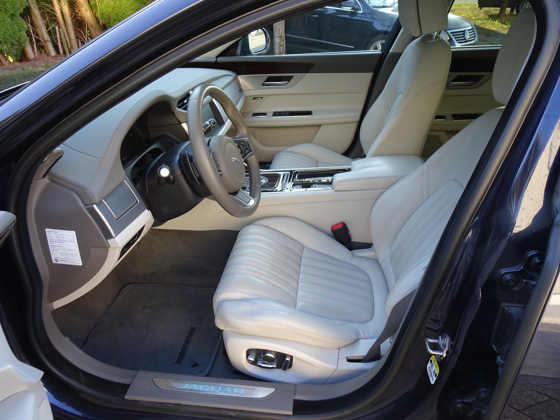 JAGUAR XF Sportbrake 30d Portfolio Automatic-image-5