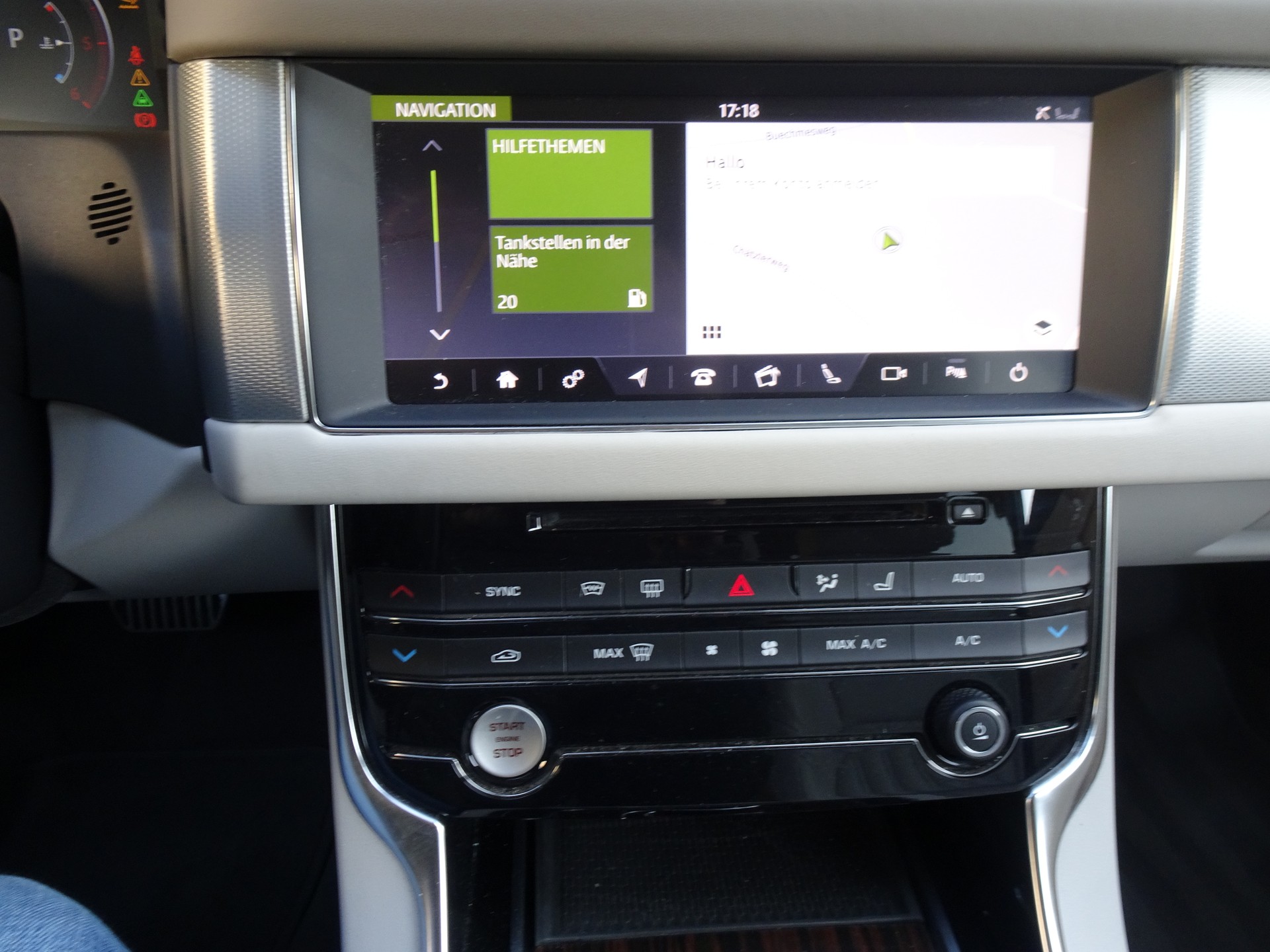 JAGUAR XF Sportbrake 30d Portfolio Automatic-image-9