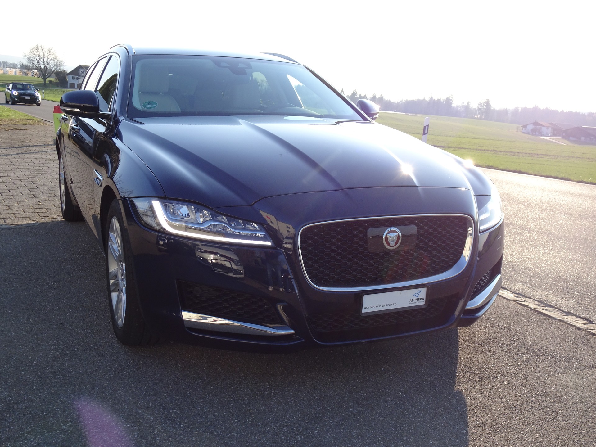 JAGUAR XF Sportbrake 30d Portfolio Automatic-image-4
