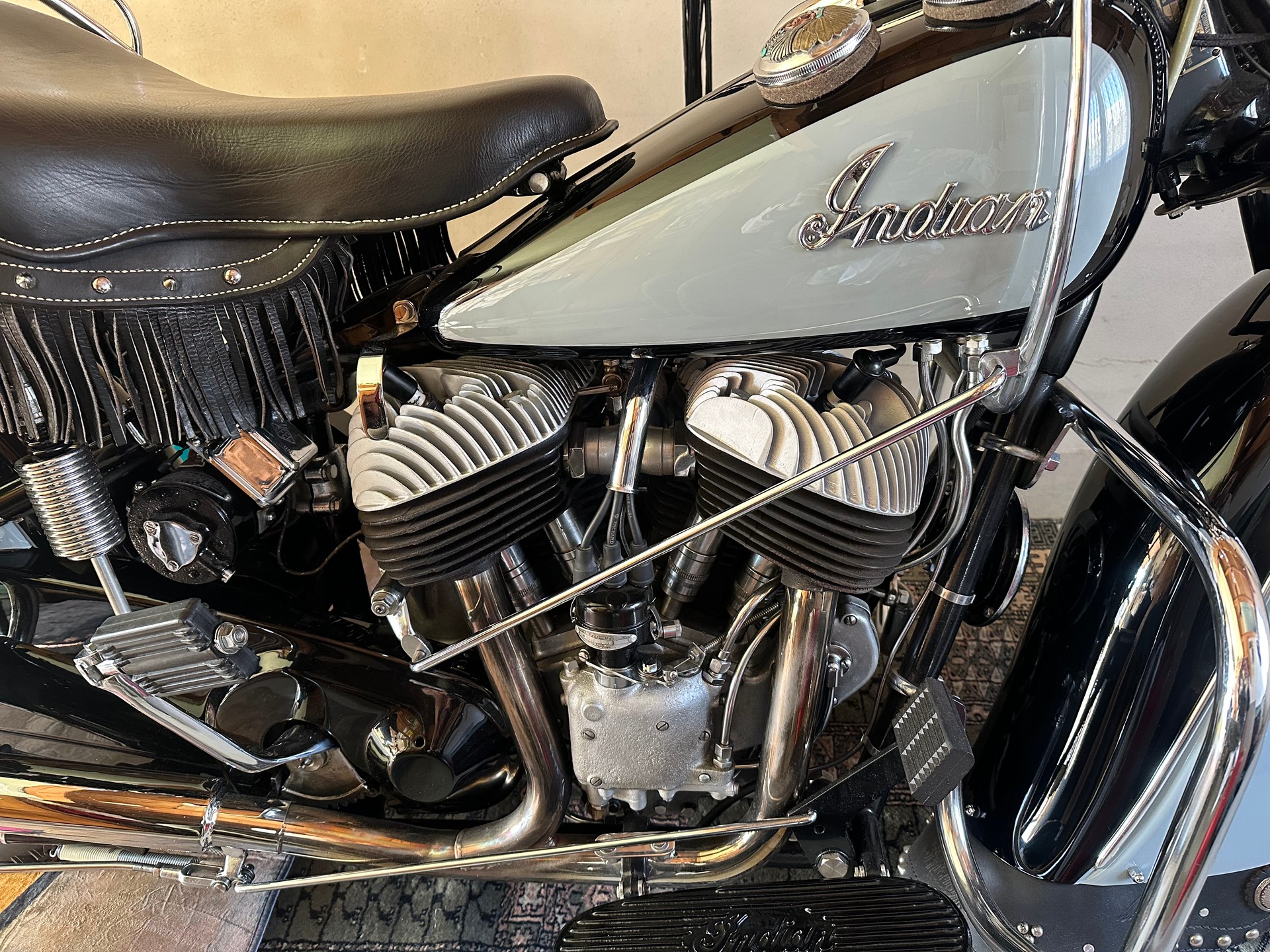 INDIAN Chief 1947 - Superzustand-image-1