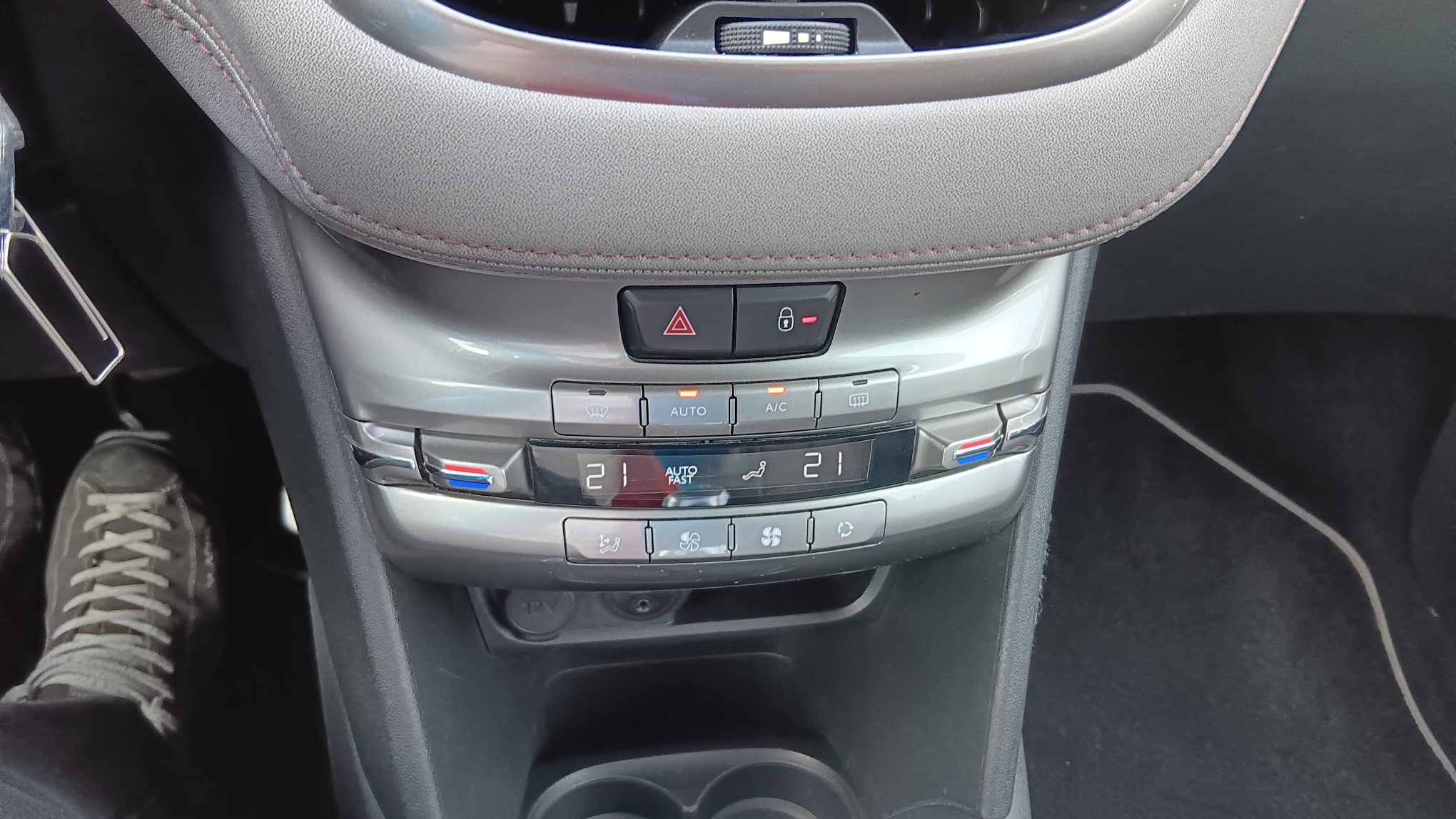ぷぅみ〜ぃページ PEUGEOT 208 1.6 Turbo XY Kaufen