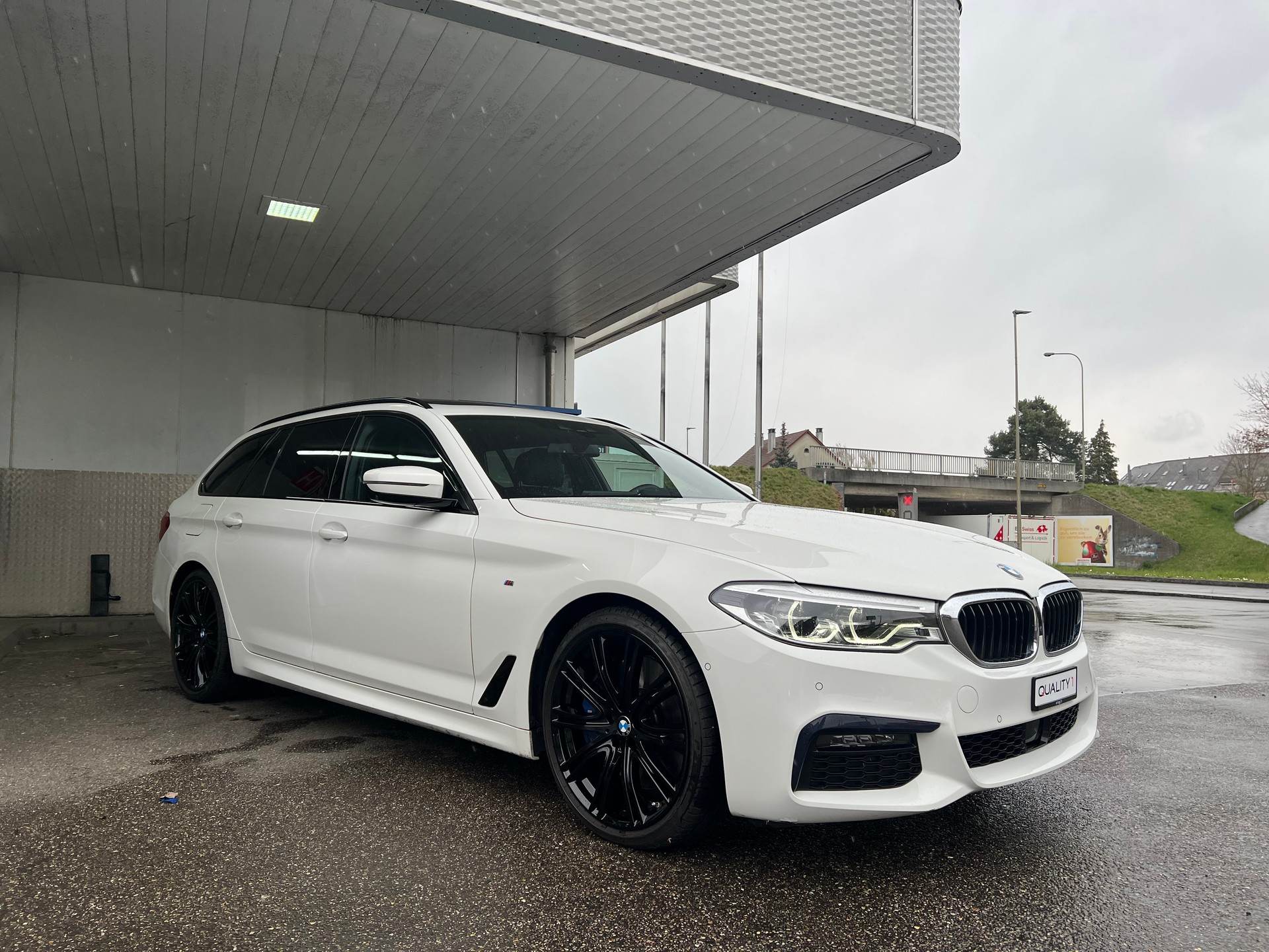 BMW 540d xDrive Touring-M Sportpaket- Steptronic--360°Kamera-image-5