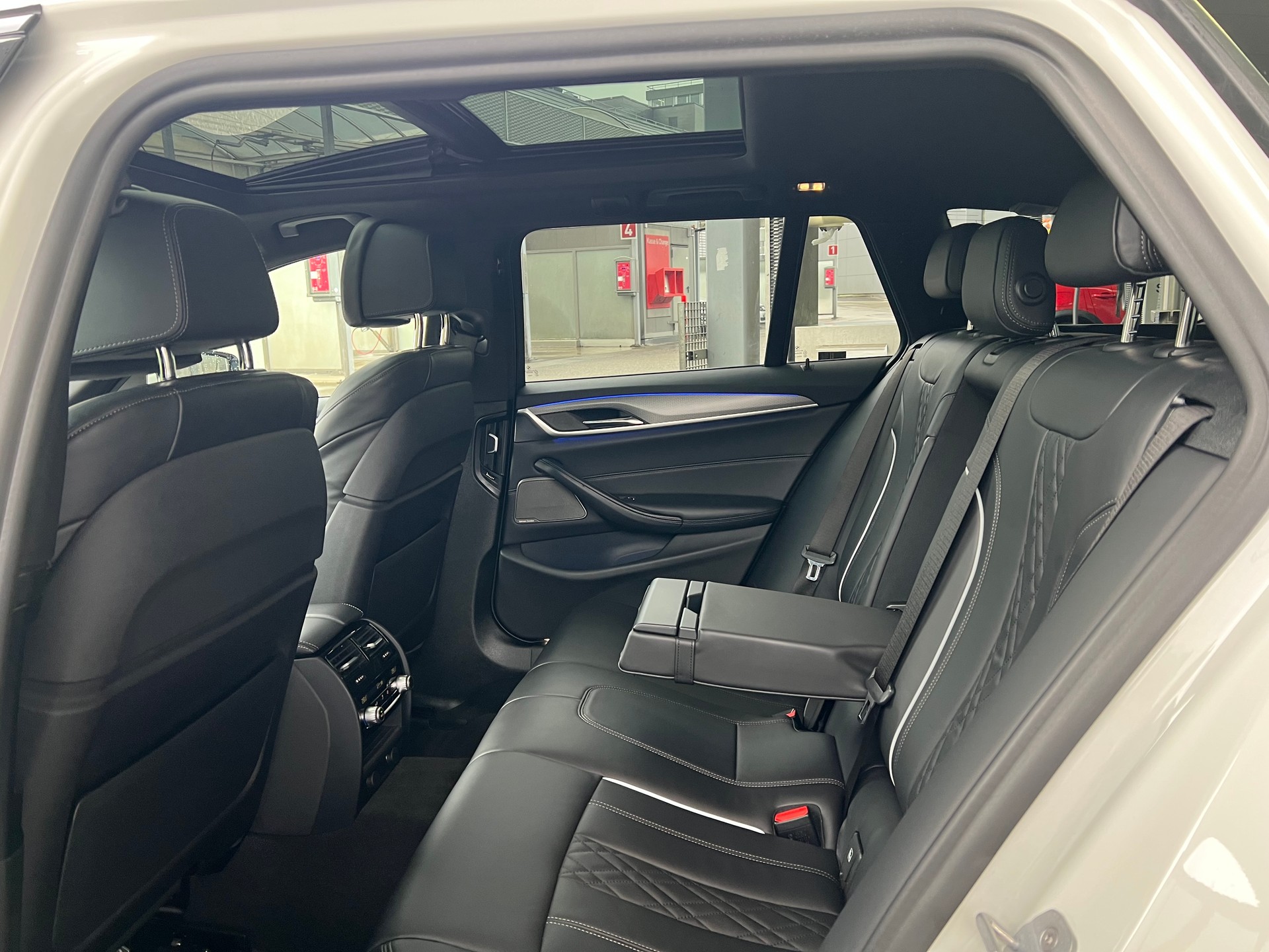 BMW 540d xDrive Touring-M Sportpaket- Steptronic--360°Kamera-image-20