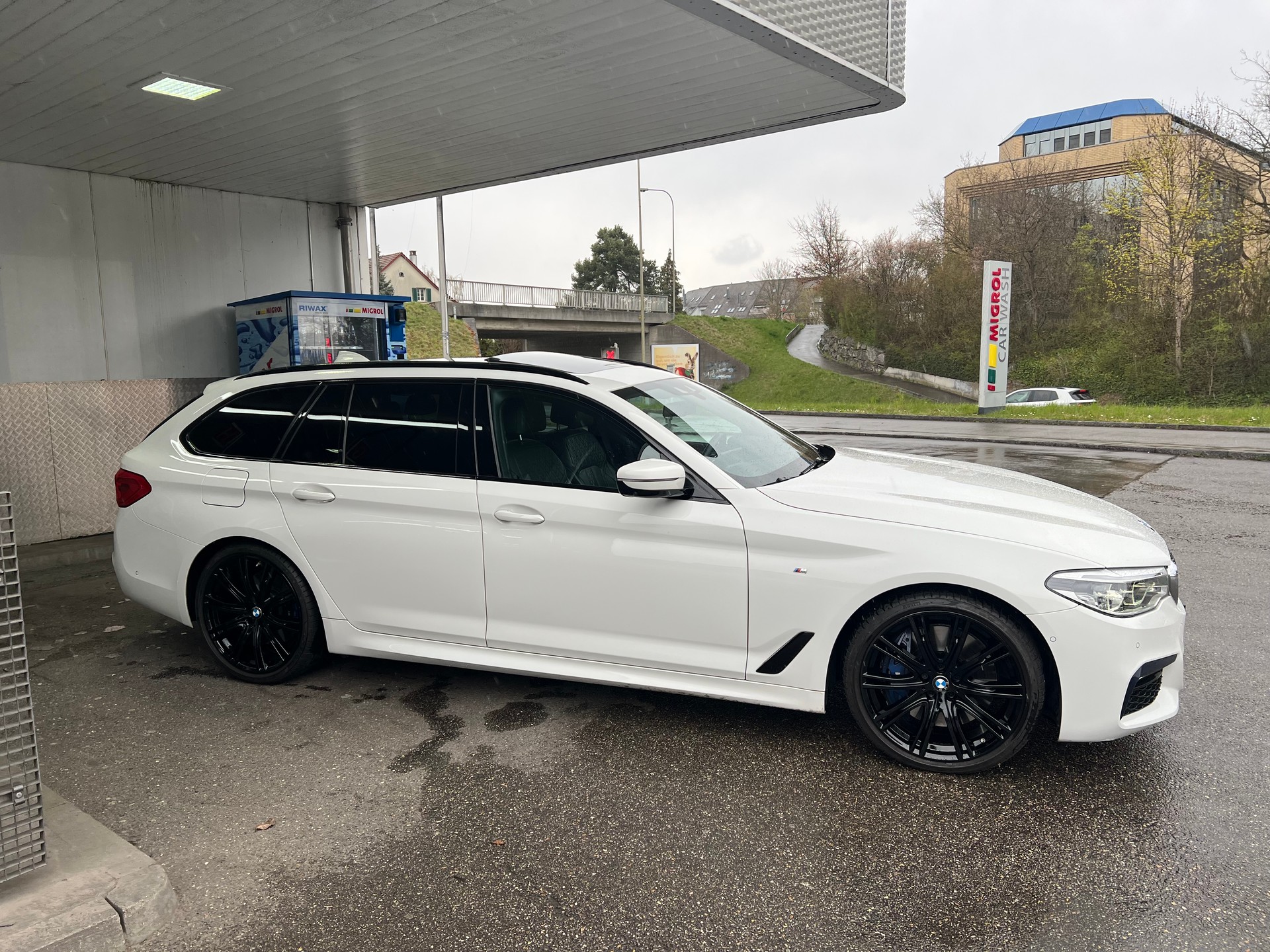 BMW 540d xDrive Touring-M Sportpaket- Steptronic--360°Kamera-image-6