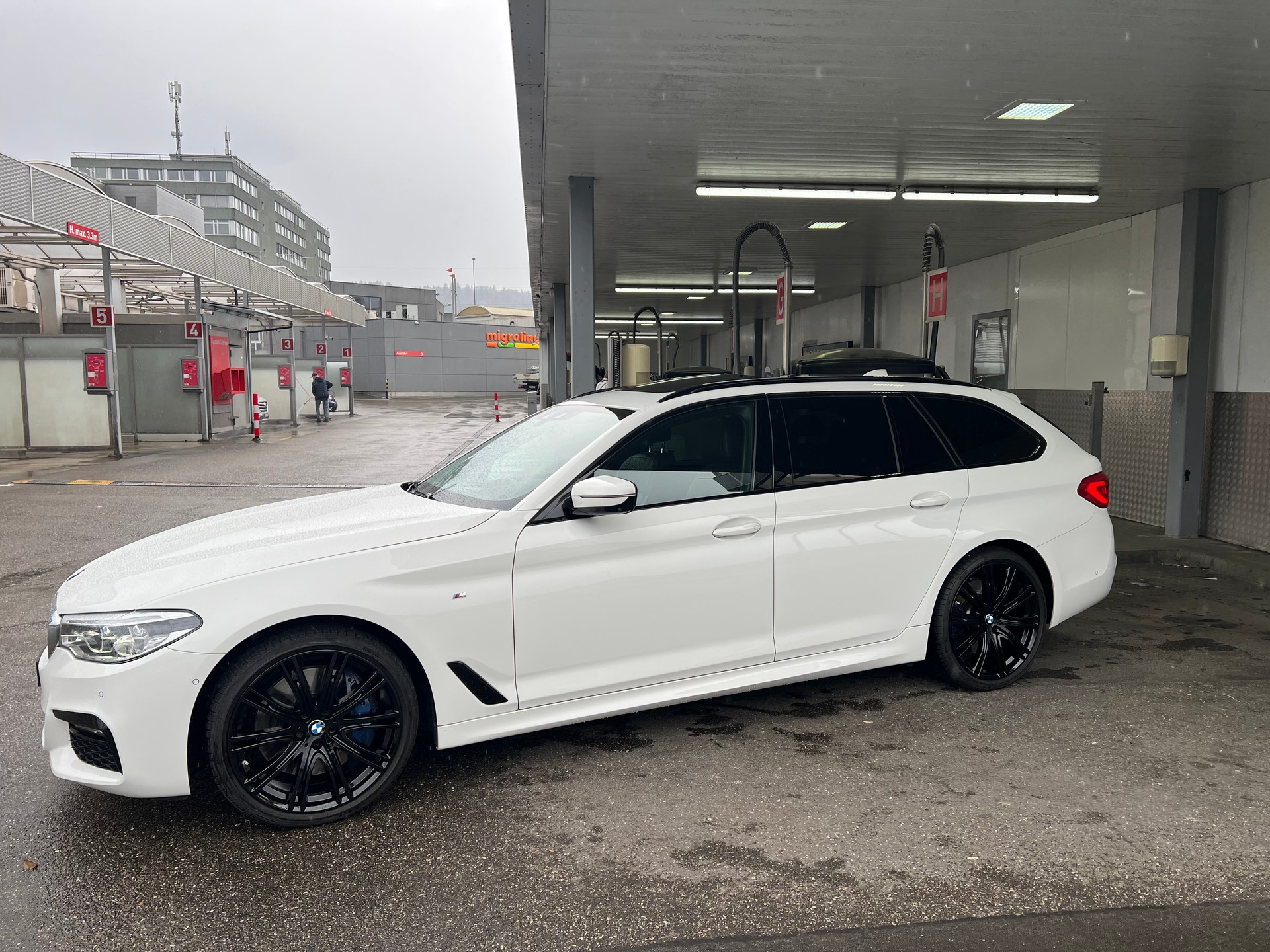 BMW 540d xDrive Touring-M Sportpaket- Steptronic--360°Kamera-image-8