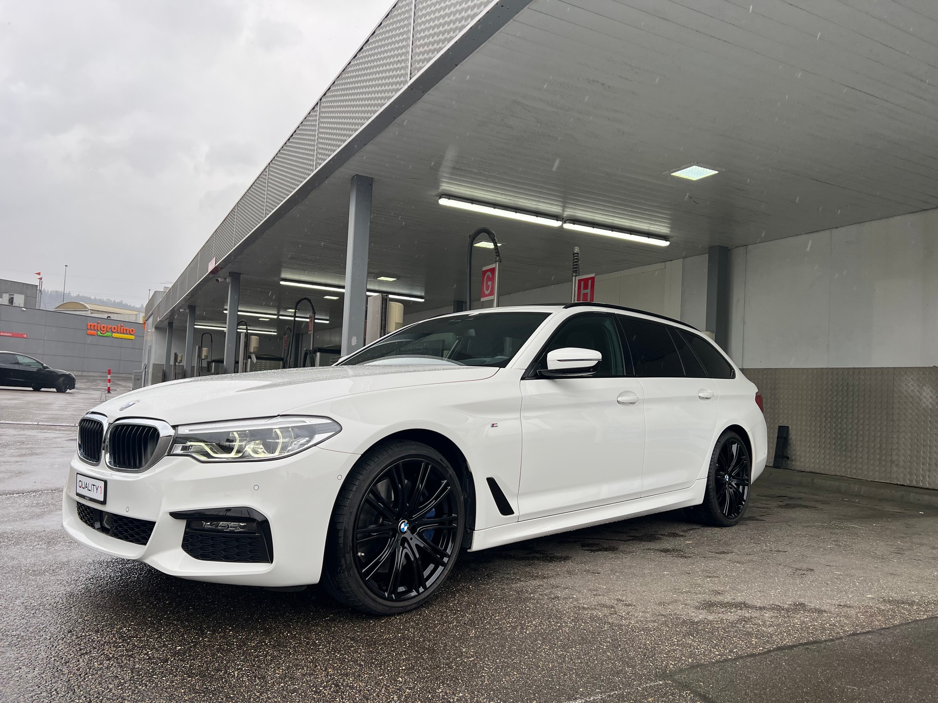 BMW 540d xDrive Touring-M Sportpaket- Steptronic--360°Kamera-image-13