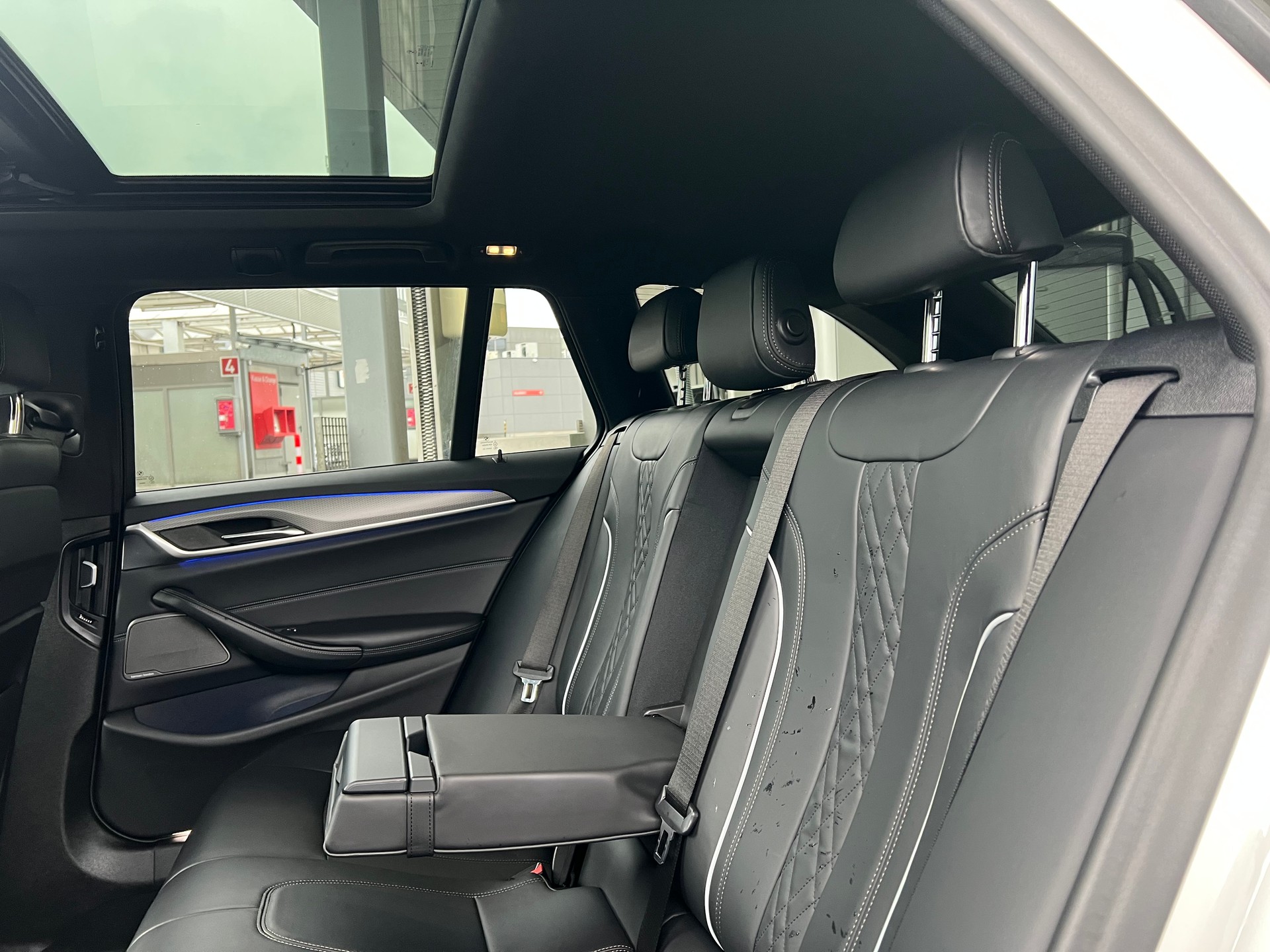 BMW 540d xDrive Touring-M Sportpaket- Steptronic--360°Kamera-image-21
