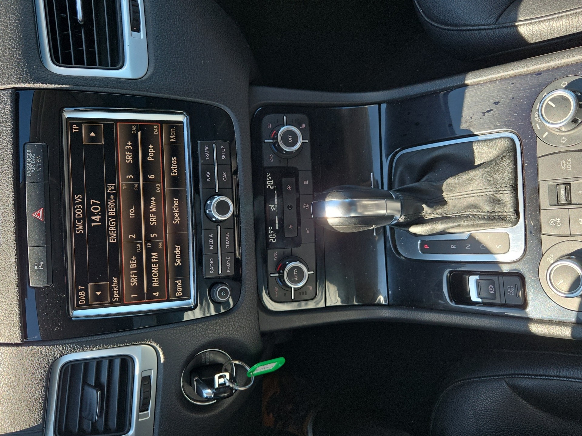 VW Touareg 3.0 TDI BlueMotion Technology Tiptronic-image-2
