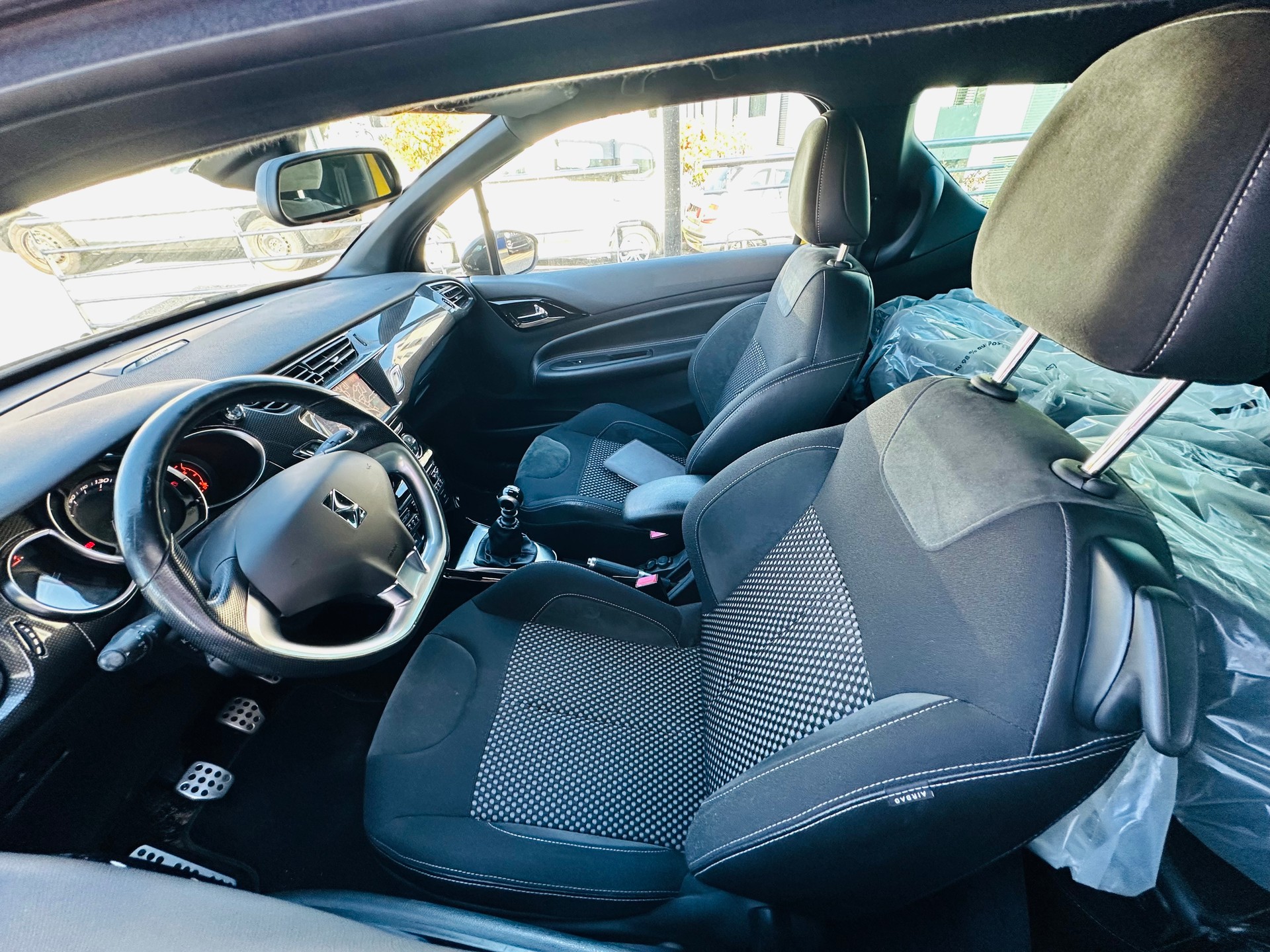 DS AUTOMOBILES DS3 1.6 THP Black & Silver-image-8