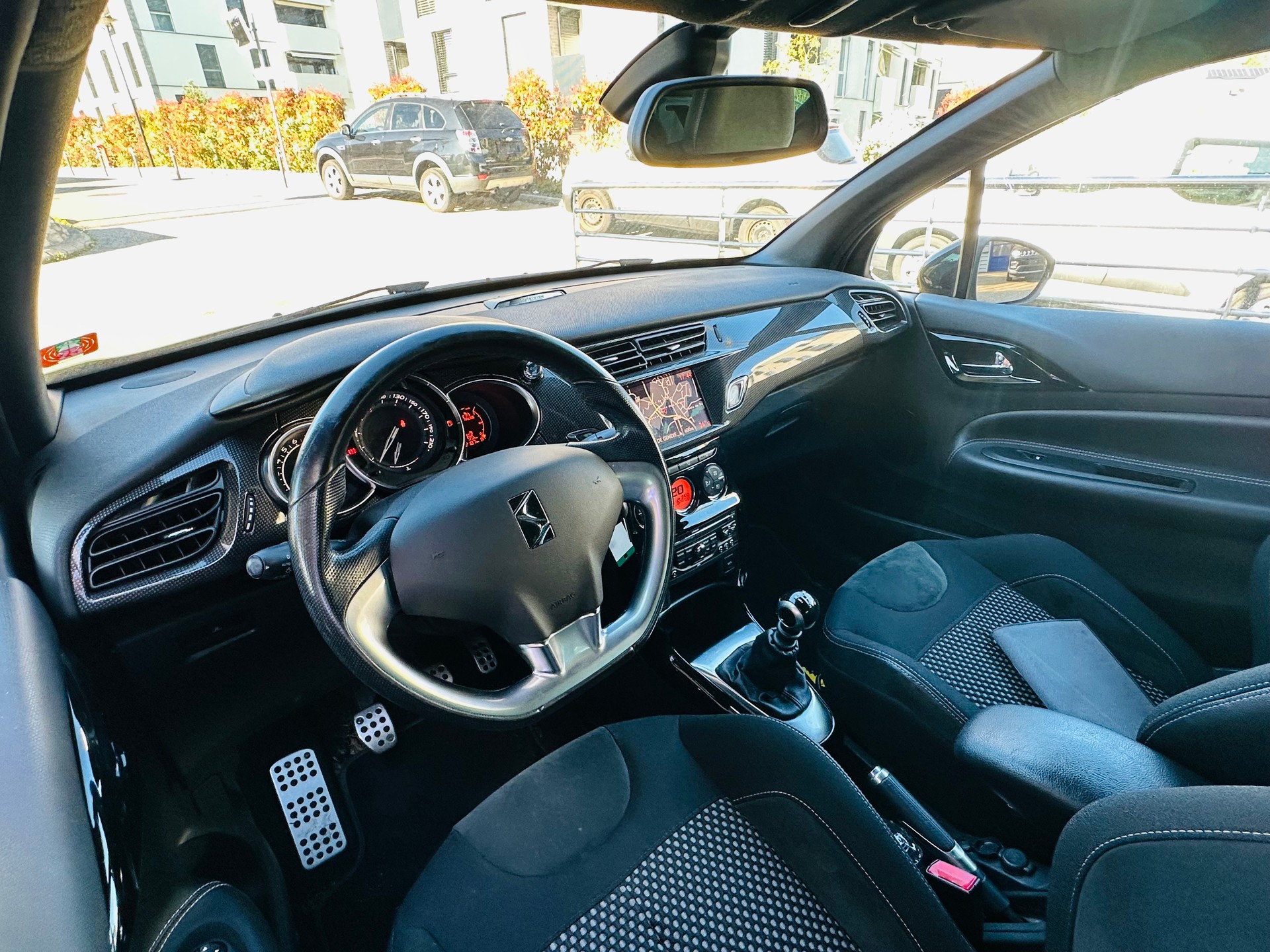 DS AUTOMOBILES DS3 1.6 THP Black & Silver-image-9