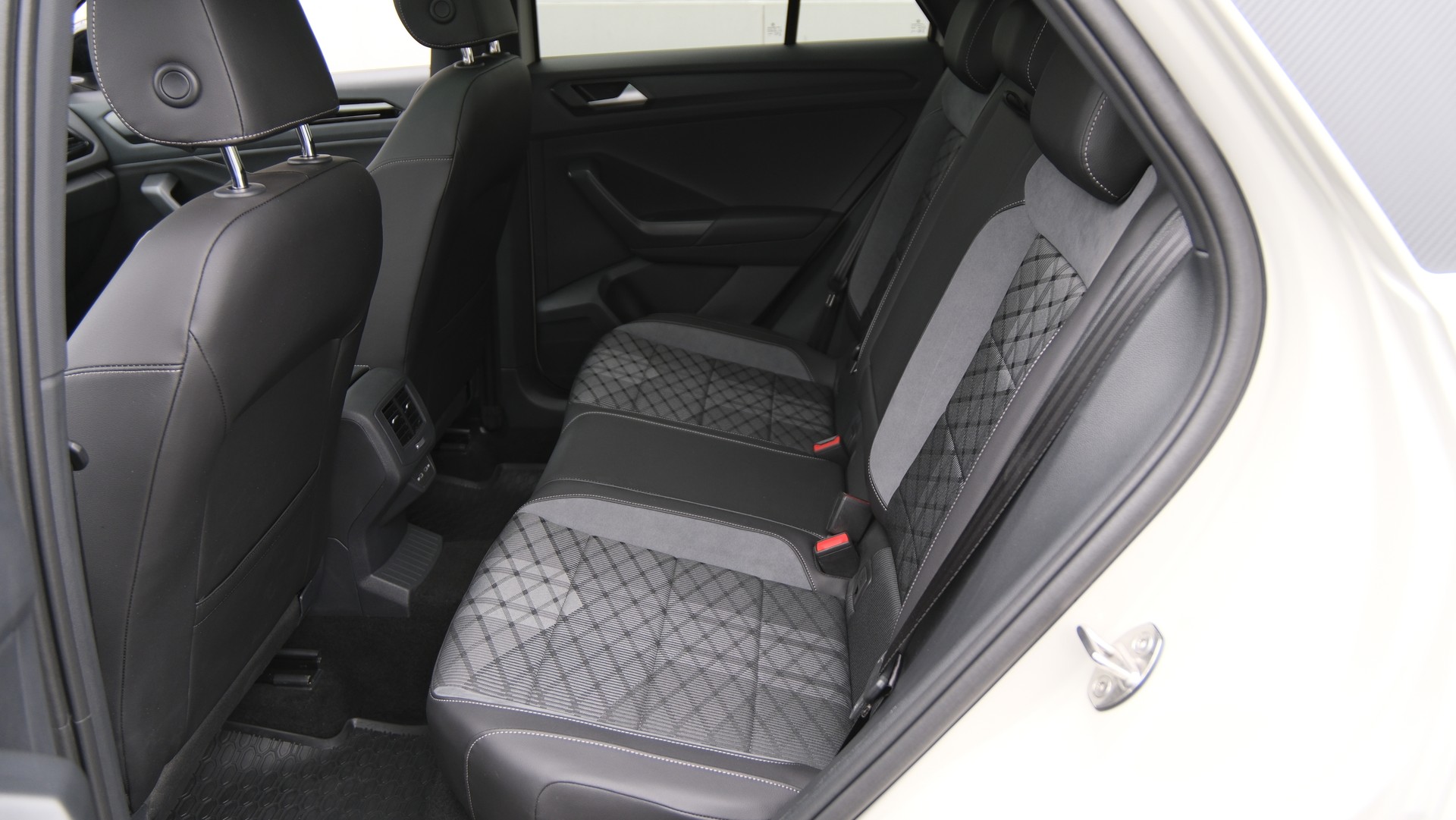 VW T-Roc 1.5 TSI EVO R-Line Black Style DSG-image-18
