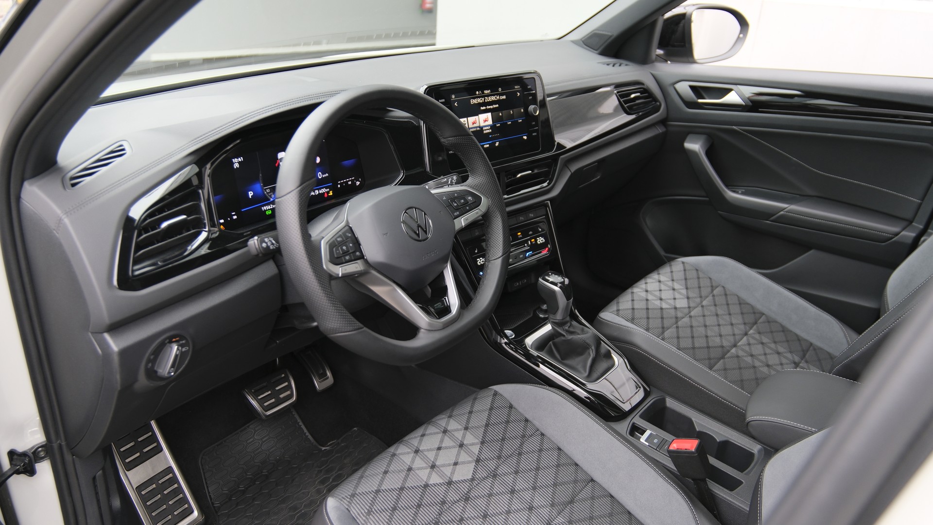 VW T-Roc 1.5 TSI EVO R-Line Black Style DSG-image-2