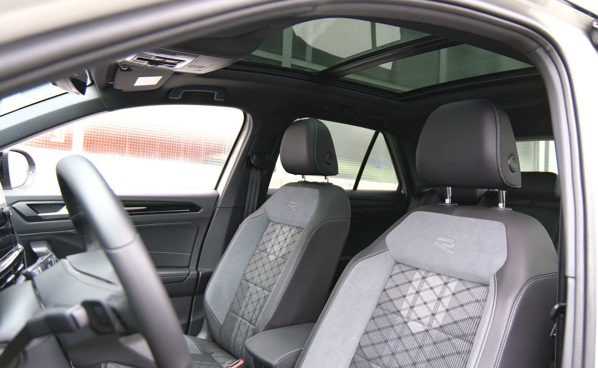 VW T-Roc 1.5 TSI EVO R-Line Black Style DSG-image-3