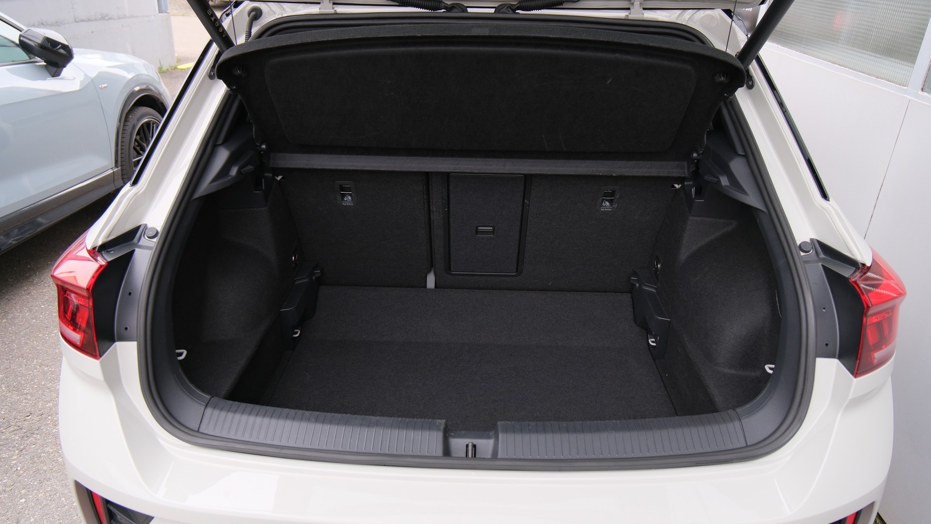 VW T-Roc 1.5 TSI EVO R-Line Black Style DSG-image-21