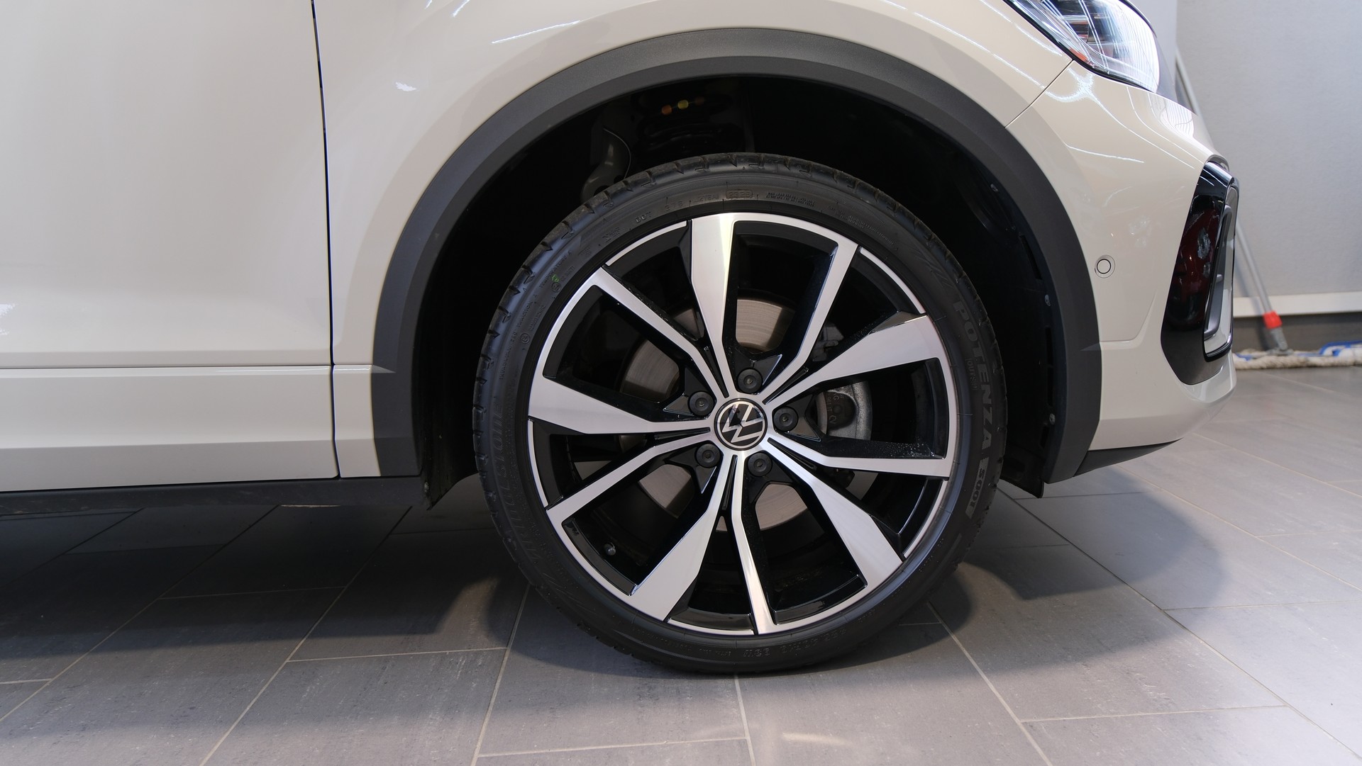 VW T-Roc 1.5 TSI EVO R-Line Black Style DSG-image-6
