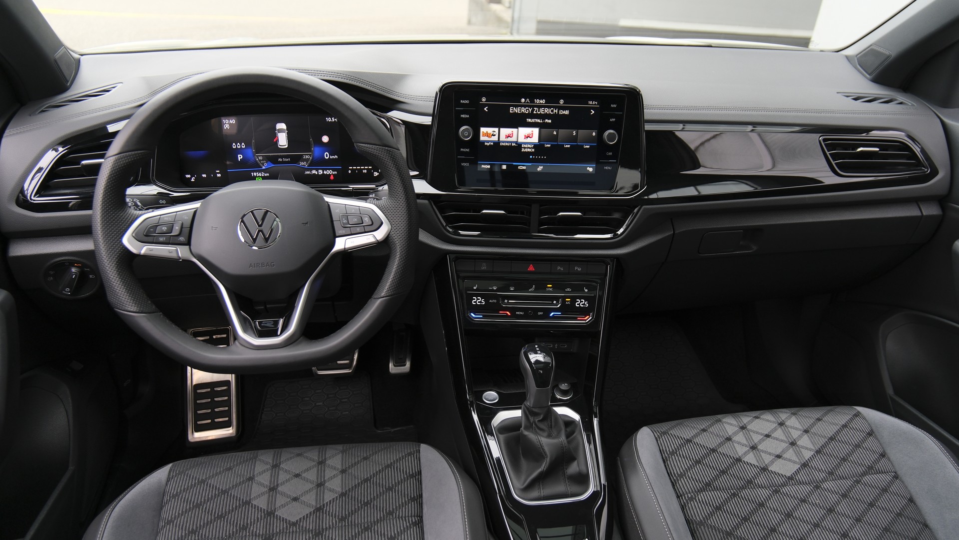 VW T-Roc 1.5 TSI EVO R-Line Black Style DSG-image-5