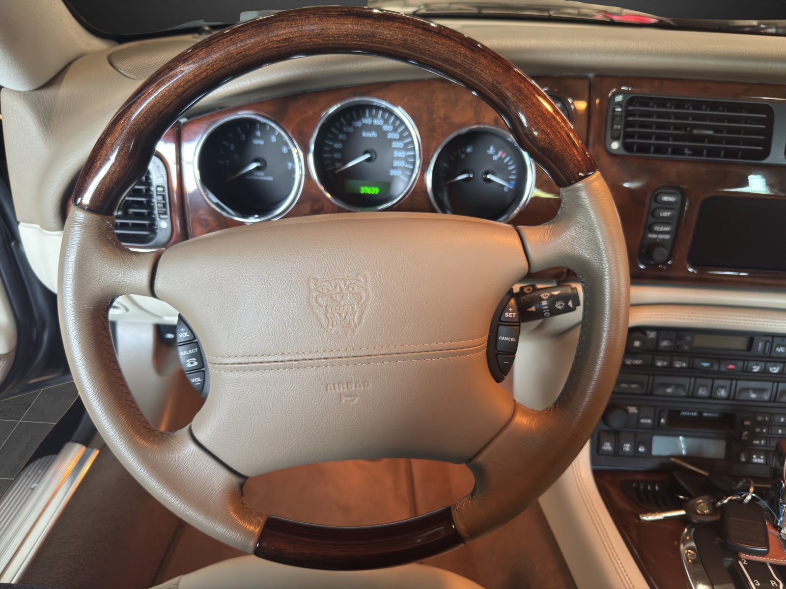 JAGUAR XKR Coupé S/C-image-9