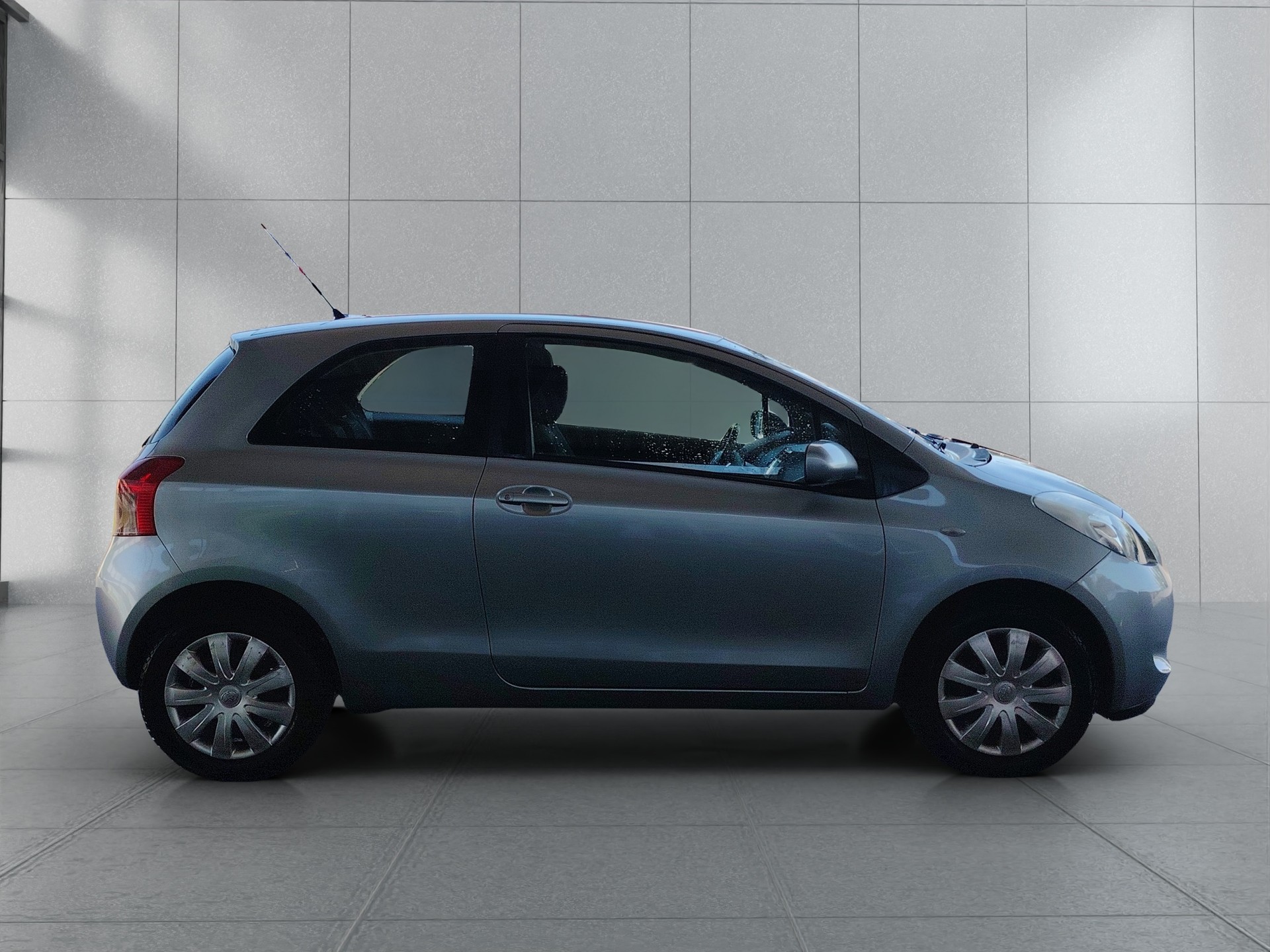 TOYOTA Yaris 1.3 City-image-7