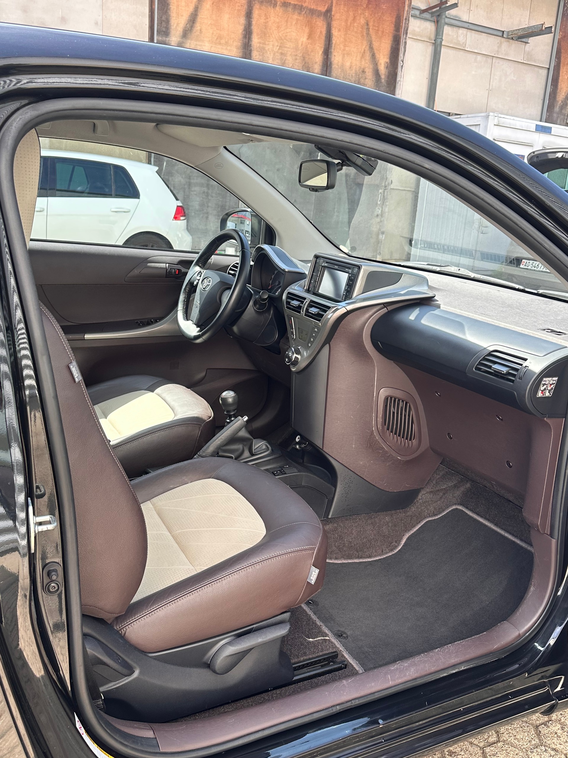 TOYOTA iQ2 1.0 VVT-i-image-8