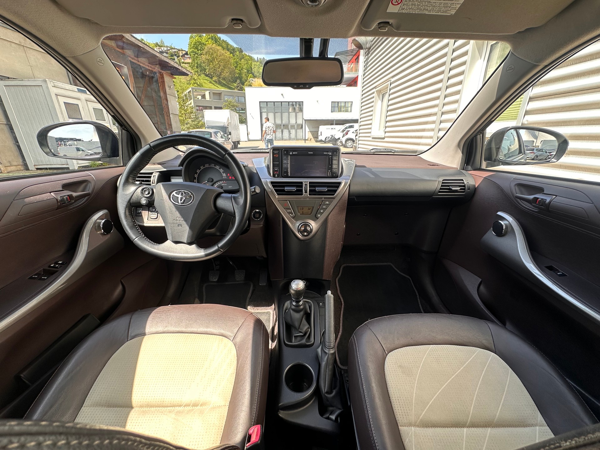 TOYOTA iQ2 1.0 VVT-i-image-11