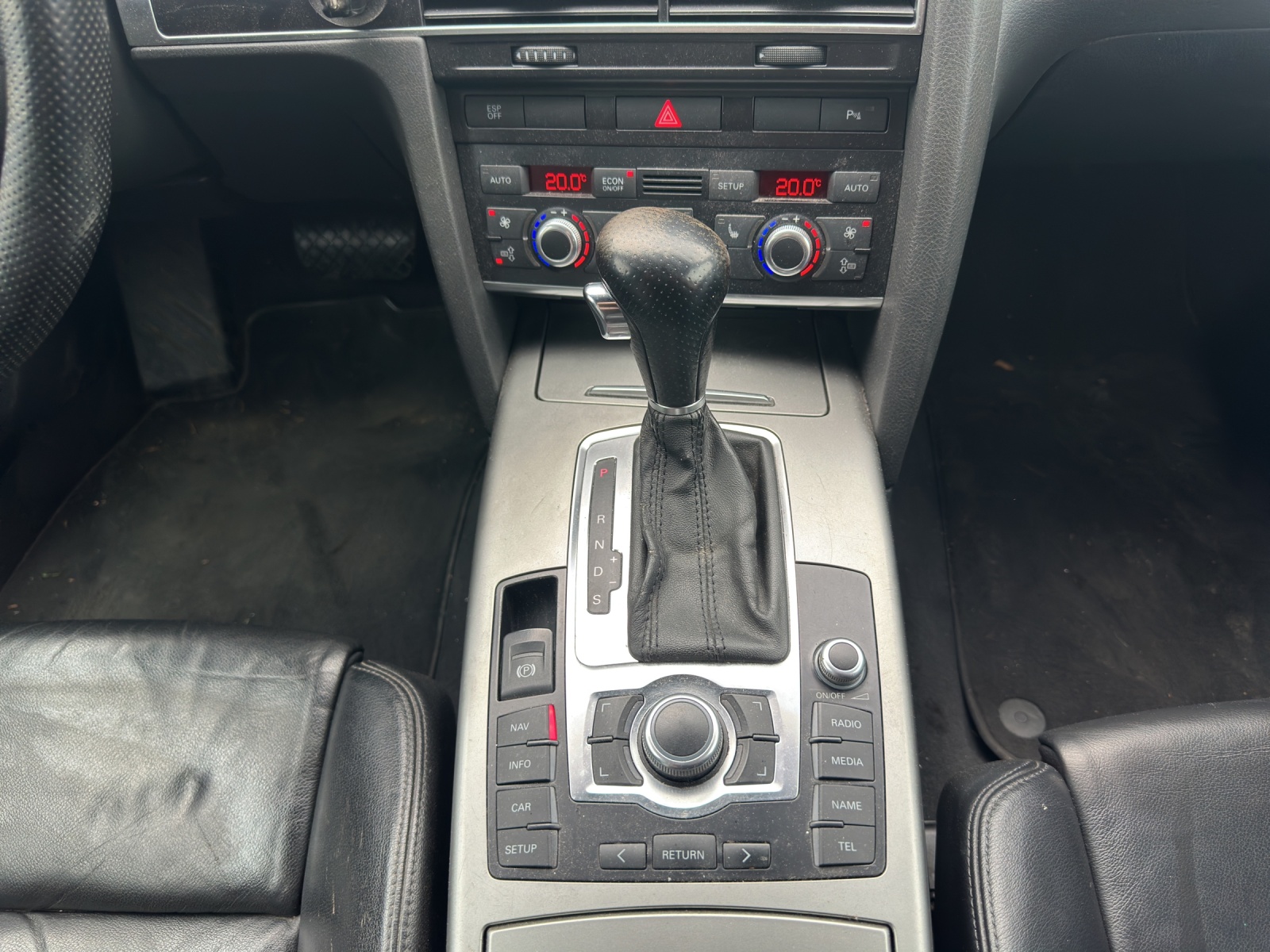 AUDI A6 Avant 3.2 V6 FSI quattro-image-16