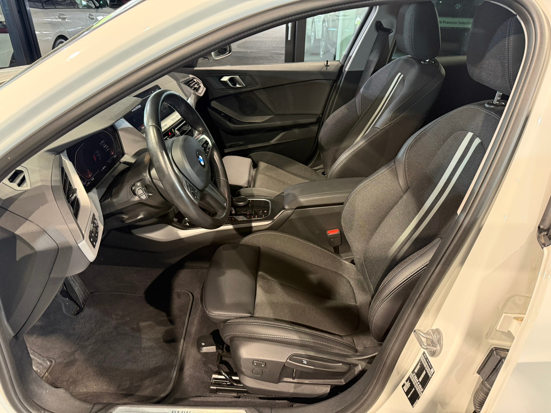 BMW 118i Steptronic-image-9