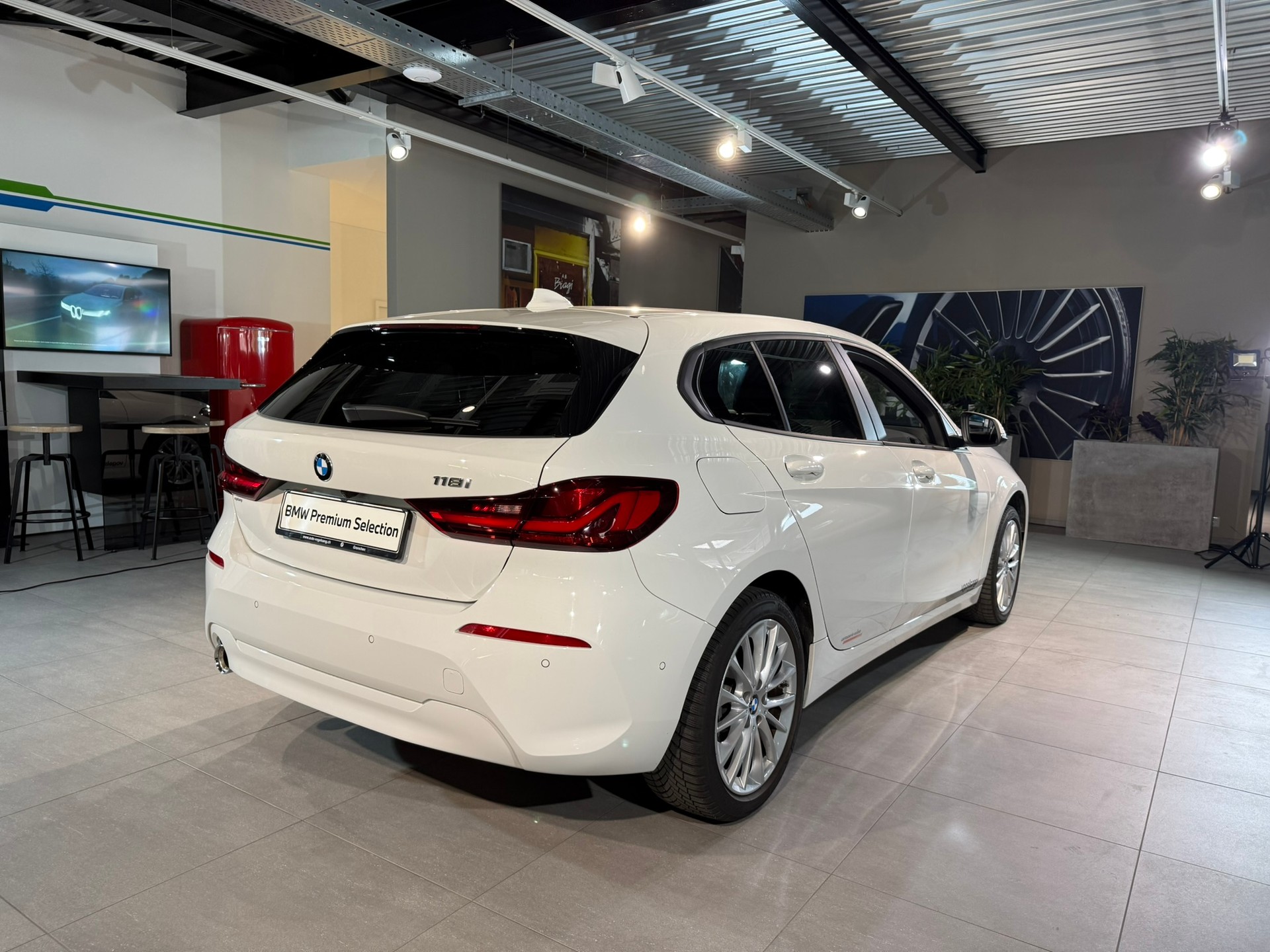 BMW 118i Steptronic-image-3