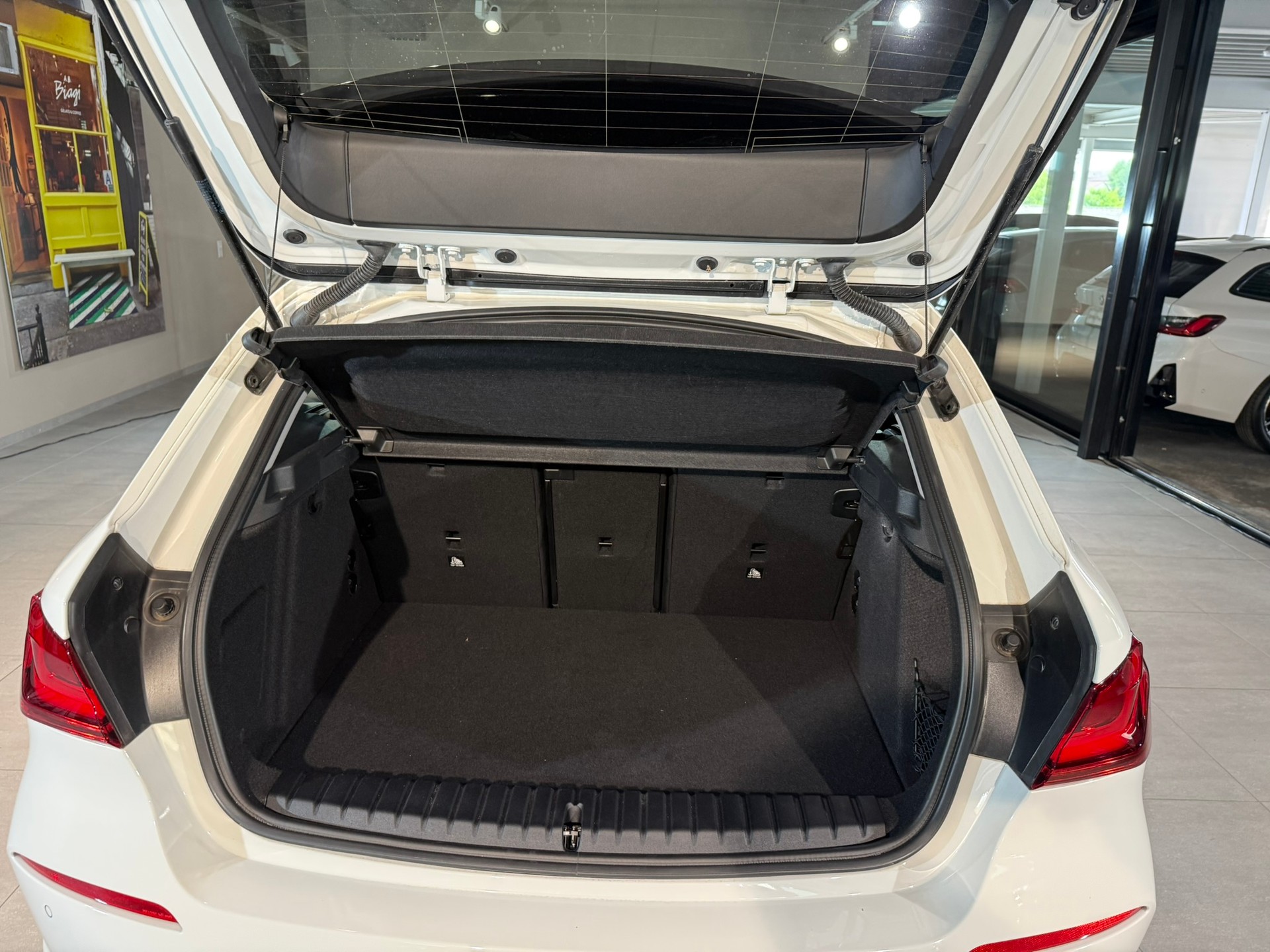 BMW 118i Steptronic-image-11