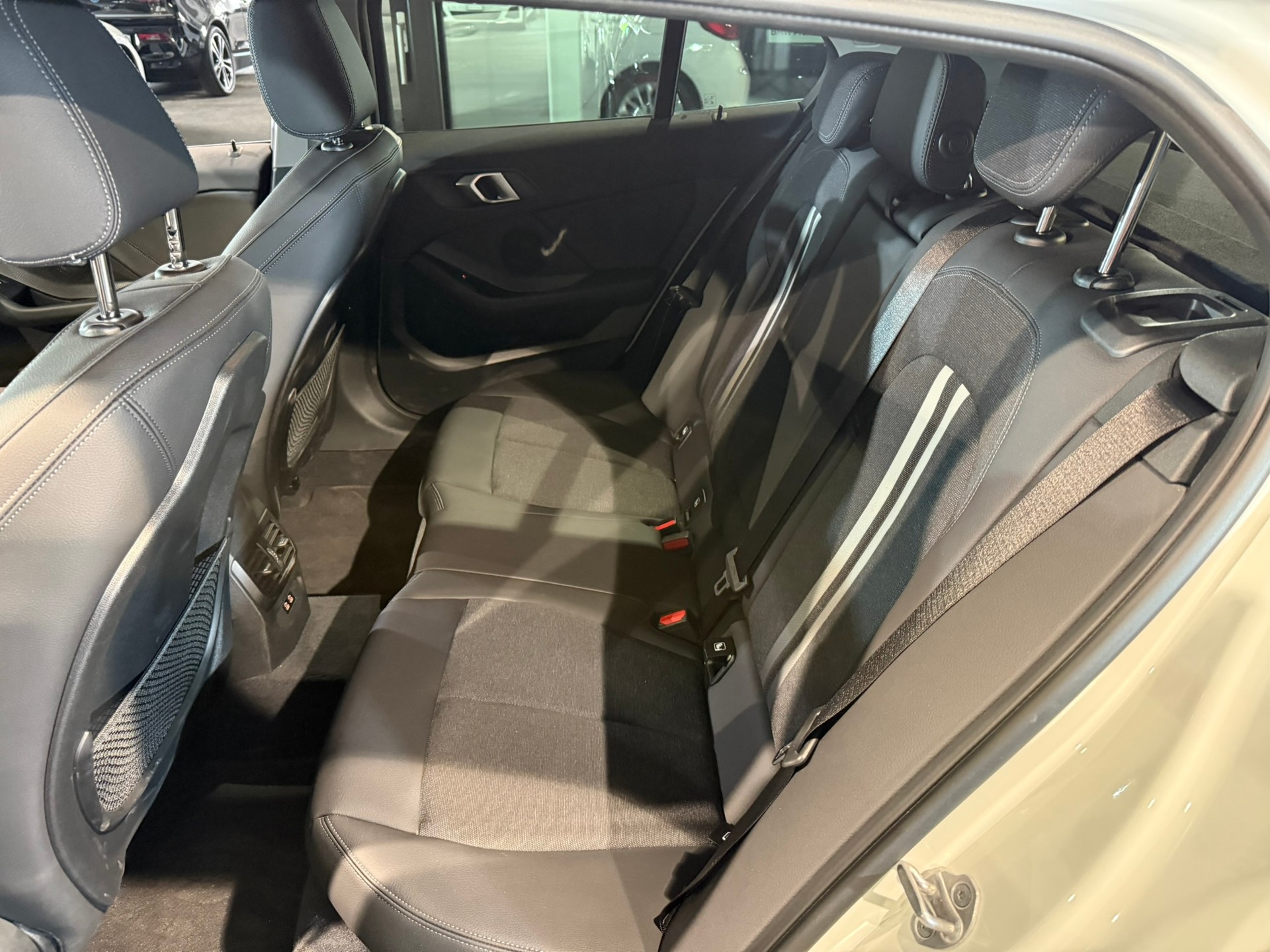 BMW 118i Steptronic-image-10