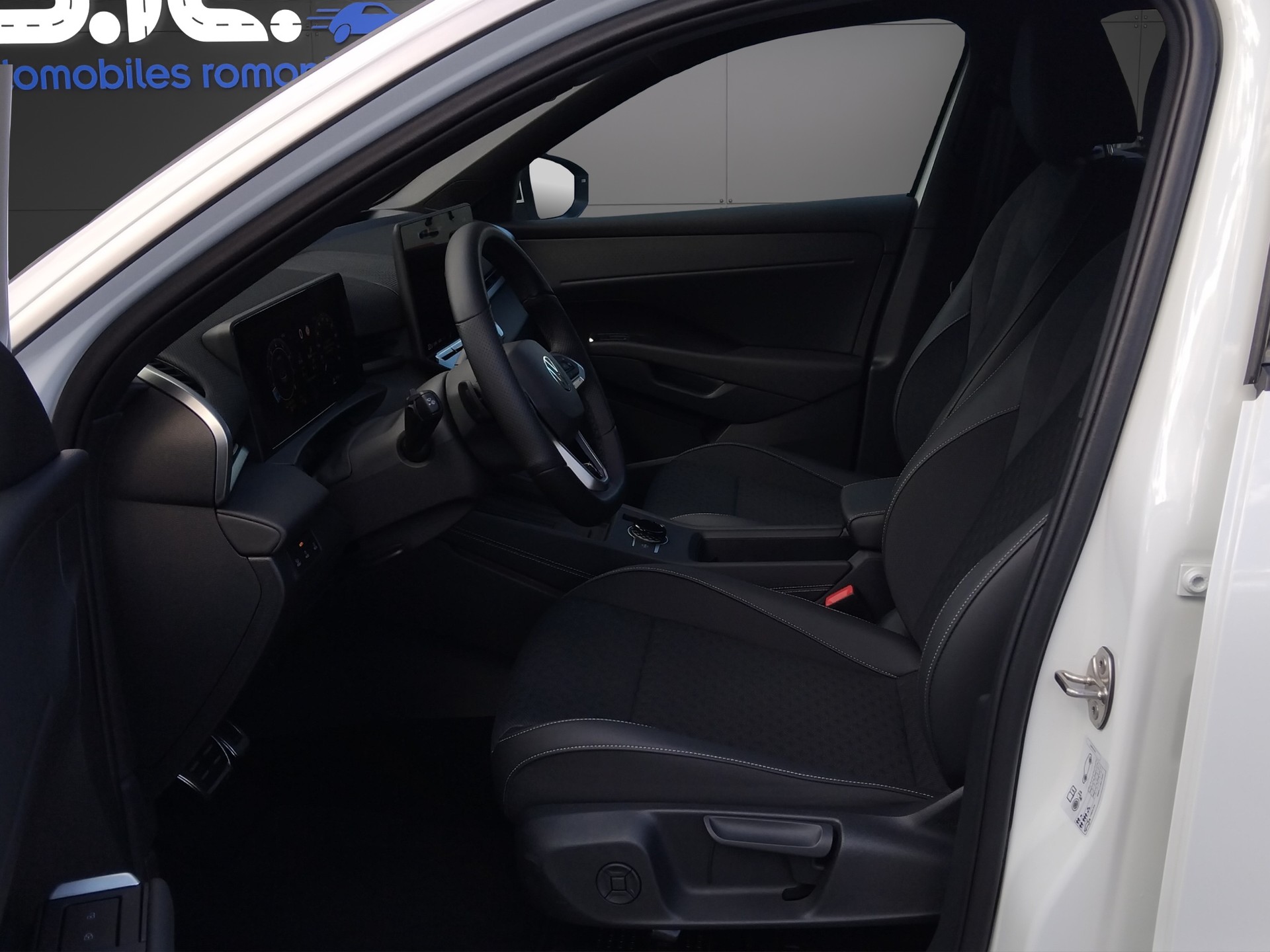 VW T-Roc 1.5 eTSI mHEV R-Line DSG-image-8