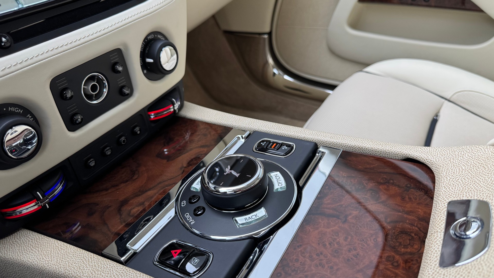 ROLLS-ROYCE Wraith 6.6 V12-image-15