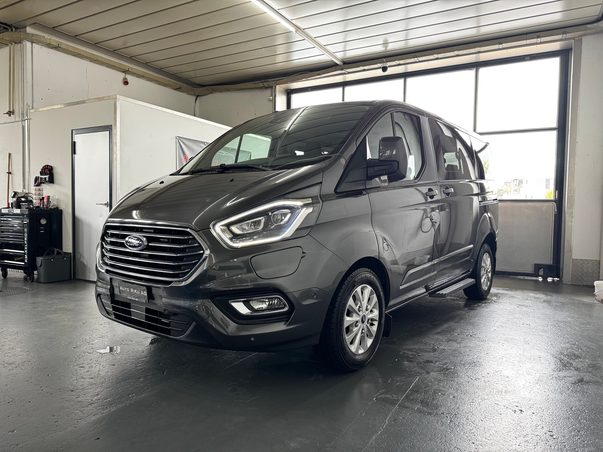 FORD Tourneo Custom 320 L1H1 Titanium PHEV-image-6