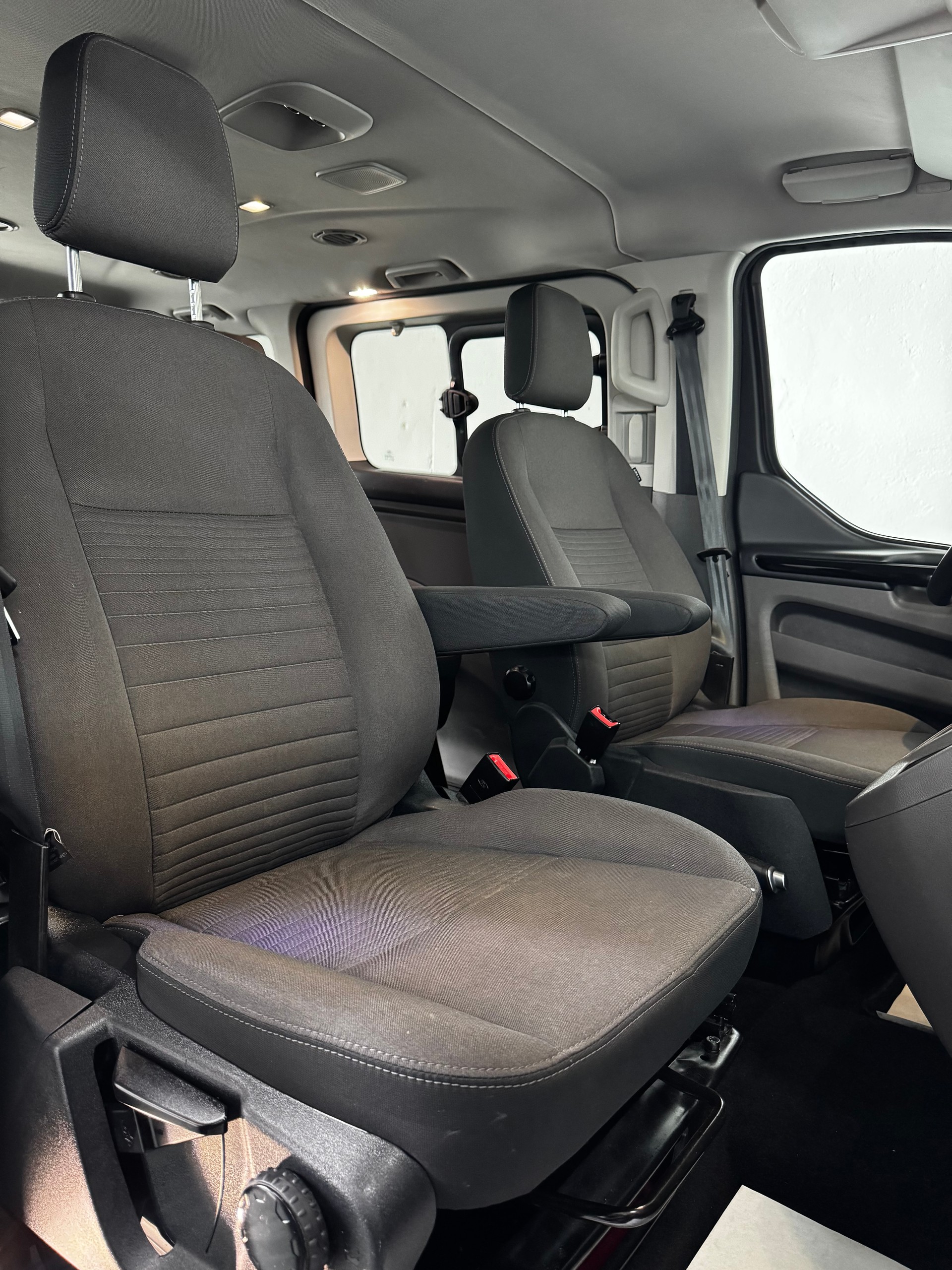 FORD Tourneo Custom 320 L1H1 Titanium PHEV-image-20