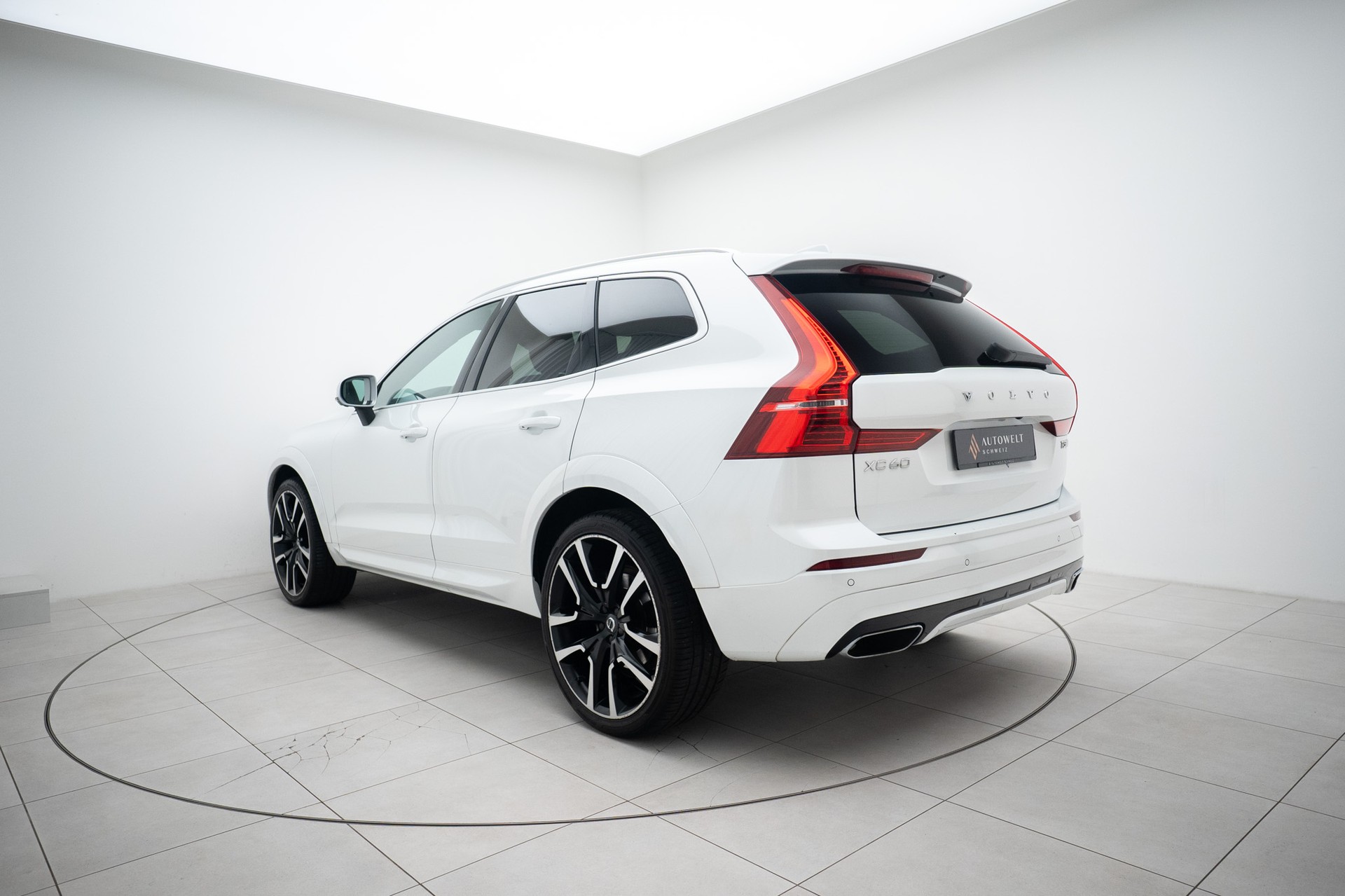 VOLVO XC60 T5 AWD R-Design Geartronic-image-2