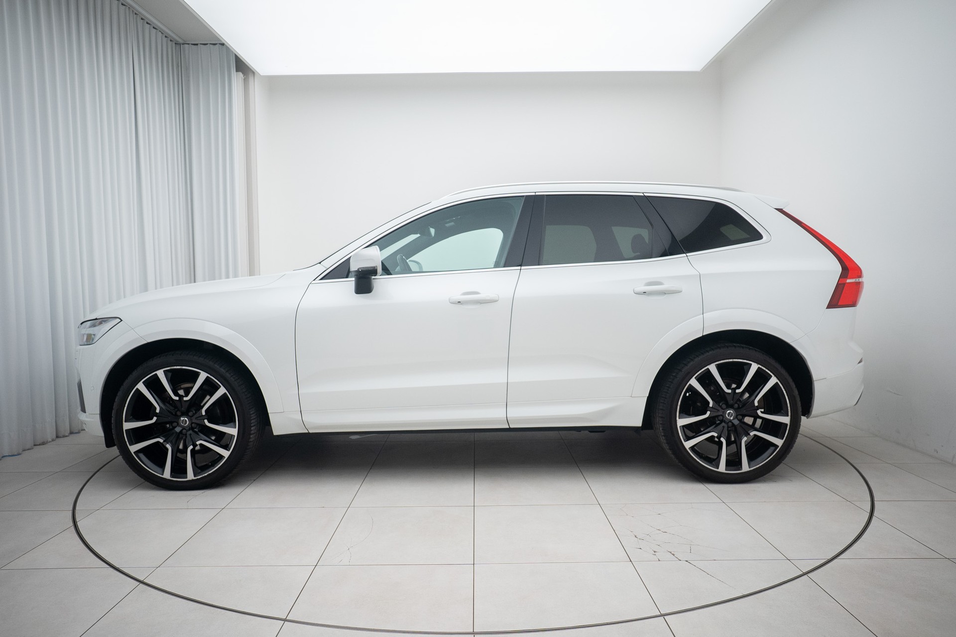 VOLVO XC60 T5 AWD R-Design Geartronic-image-1