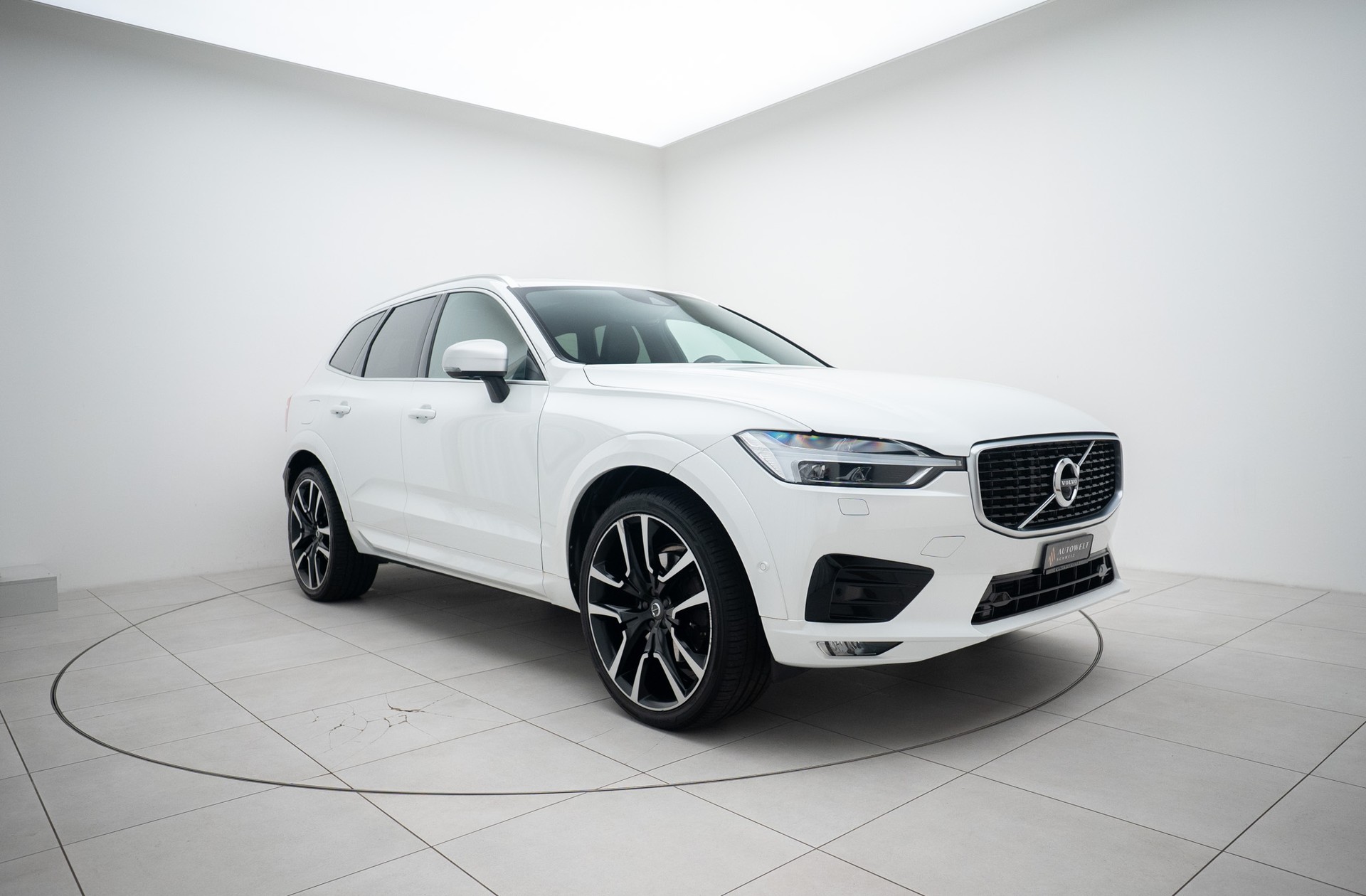 VOLVO XC60 T5 AWD R-Design Geartronic-image-0