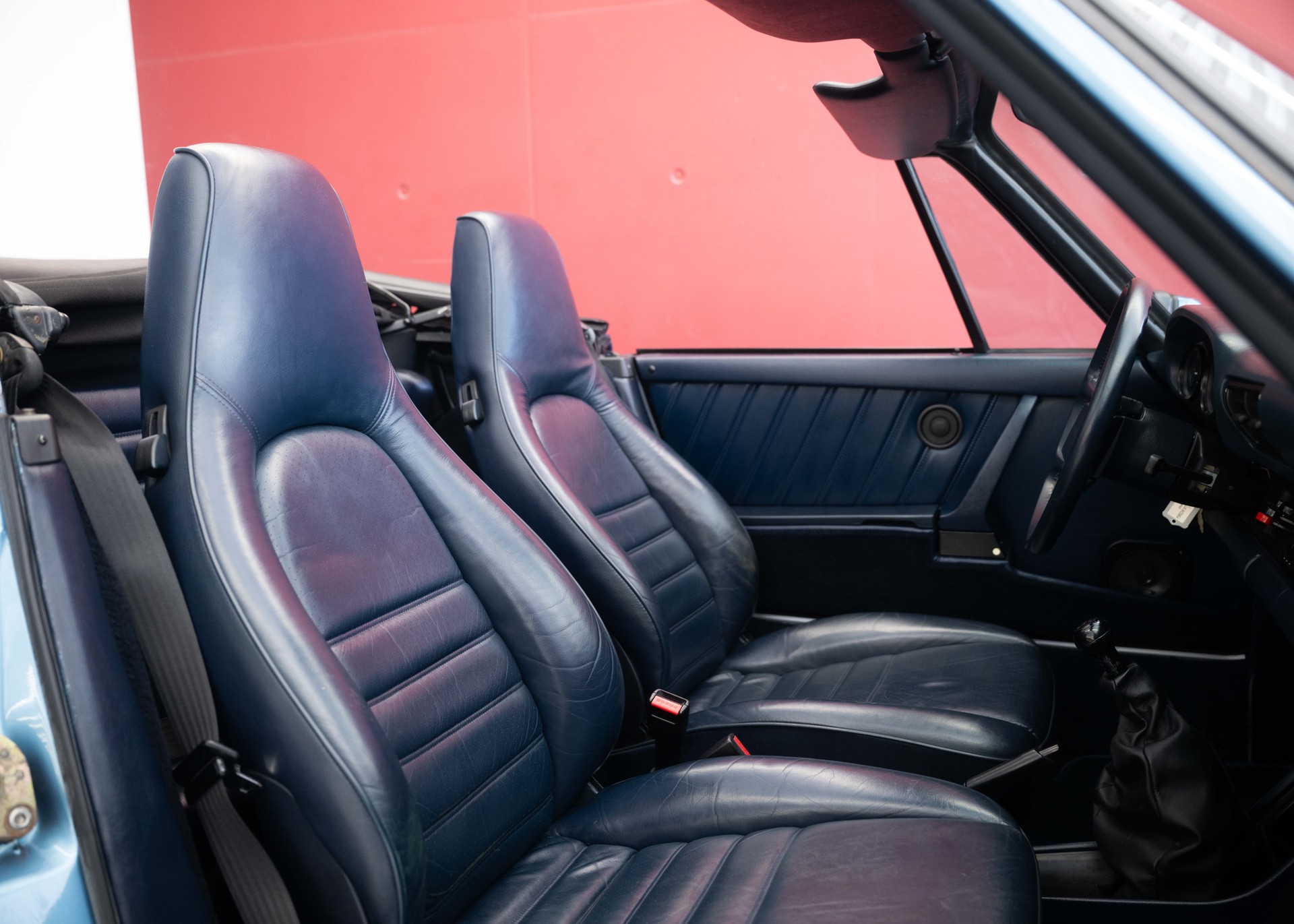 PORSCHE 911 Carrera 3.2 Cabrio WTL (100% original, certified low mileage, L999 paint, restored, fully documented)-image-25