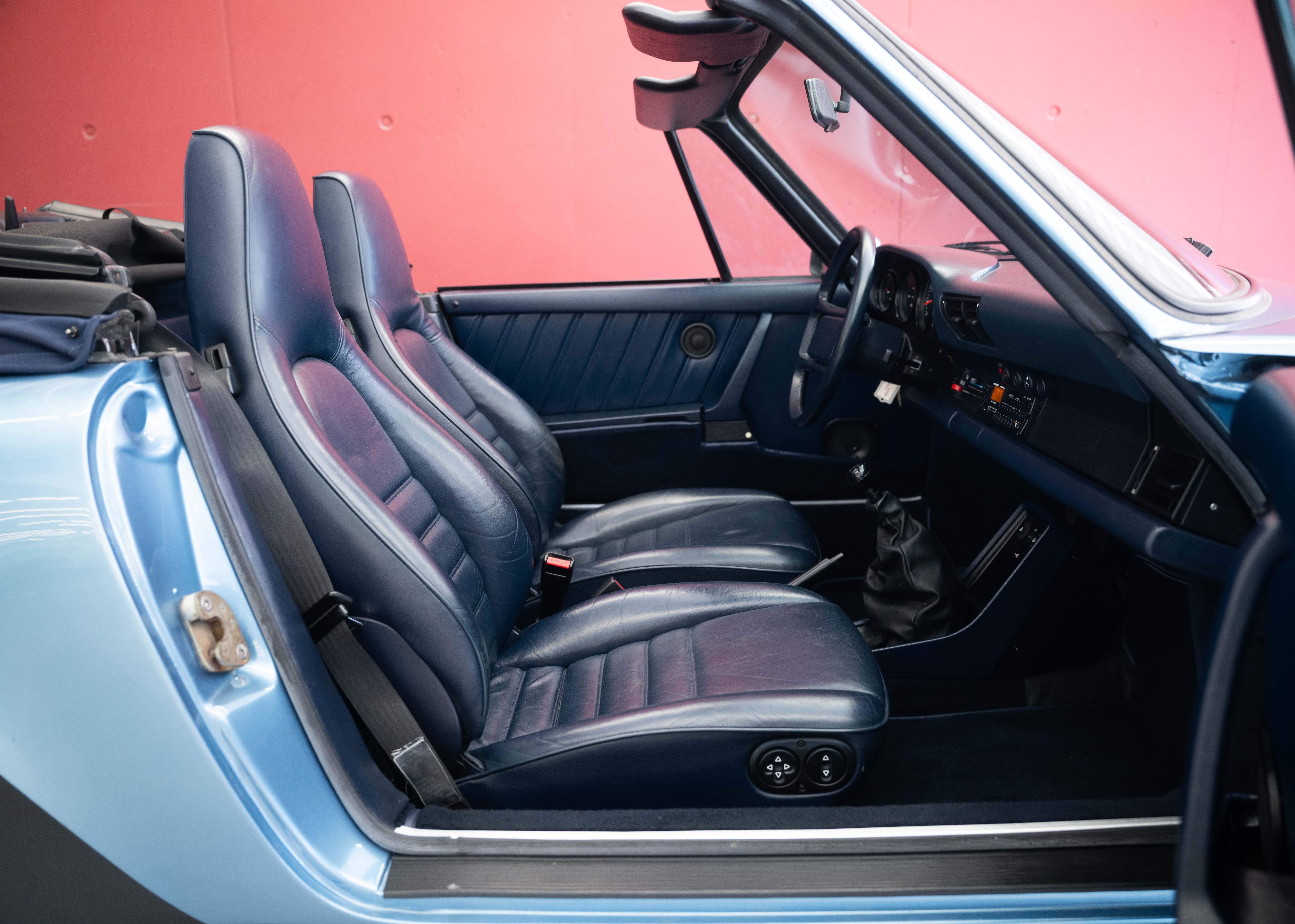 Image PORSCHE 911 911 Carrera 3.2 Cabrio Turbo Look (100% original, certified low mileage, L999 paint, restored, fully documented)