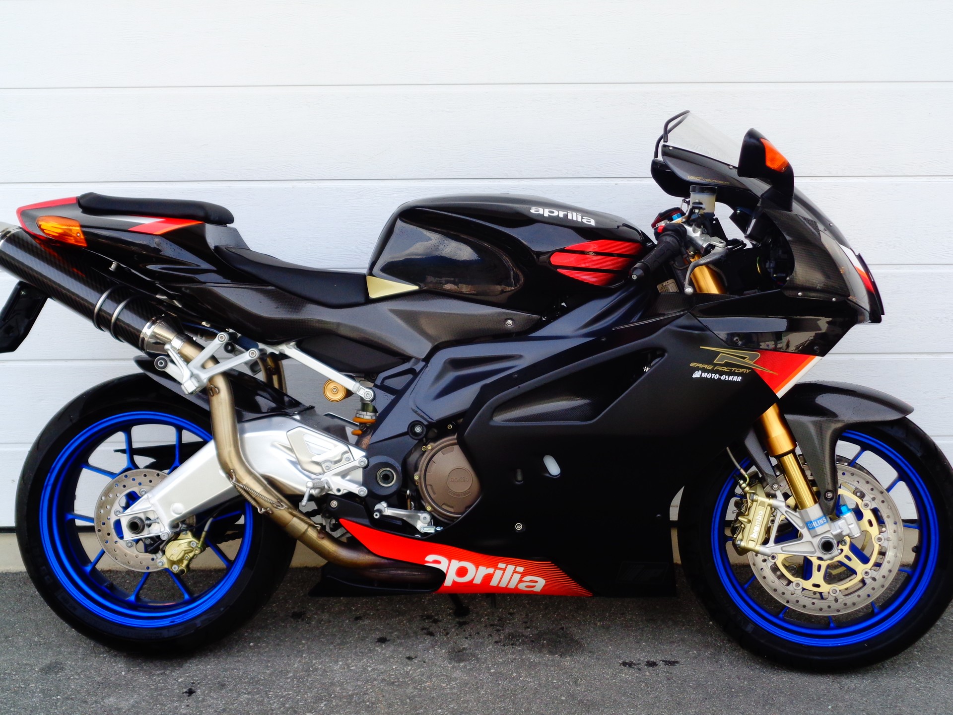 APRILIA RSV 1000 R I.E. Factory-showroom-element-1