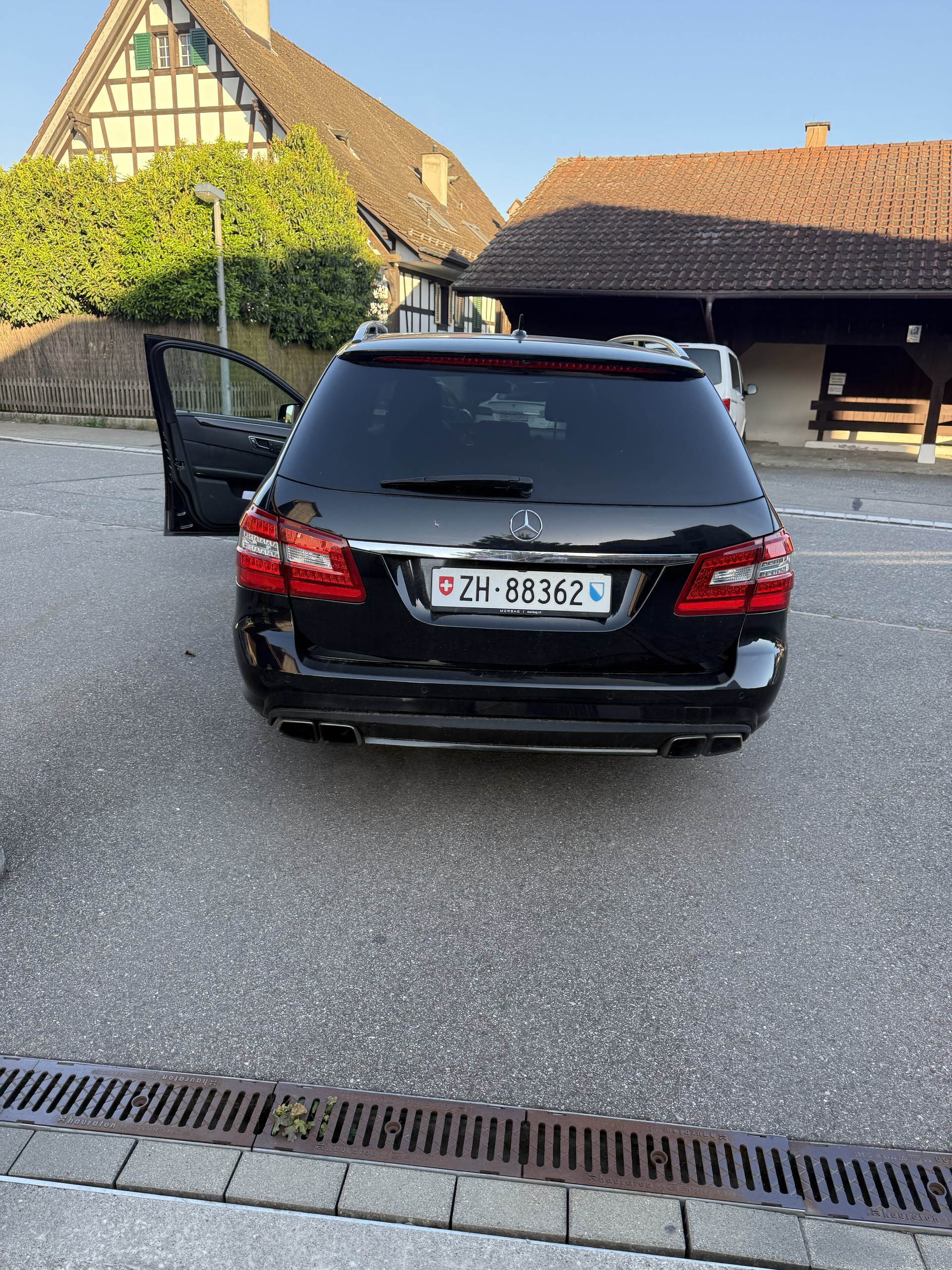 MERCEDES-BENZ E 63 AMG-image-5