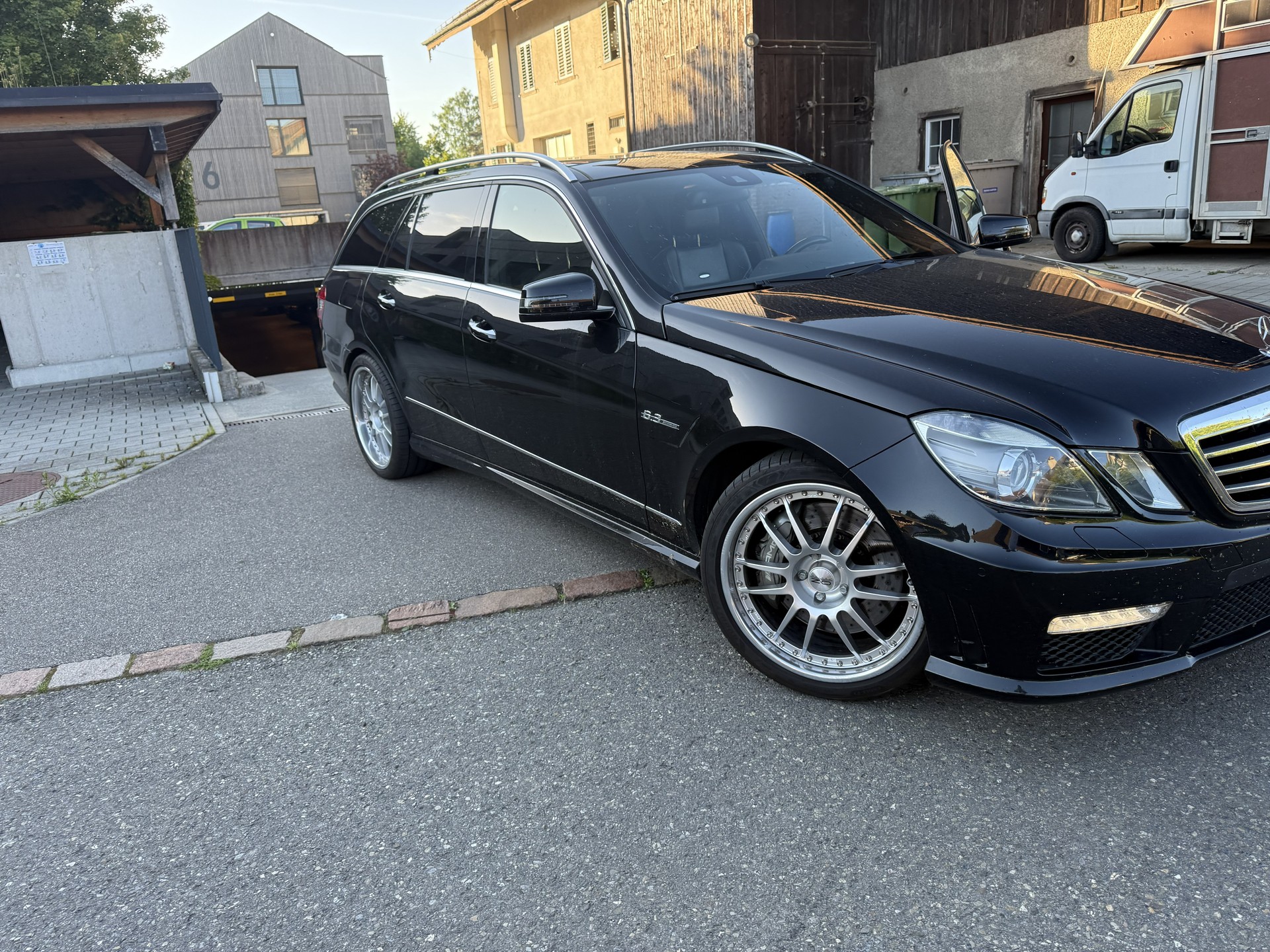 MERCEDES-BENZ E 63 AMG-image-4