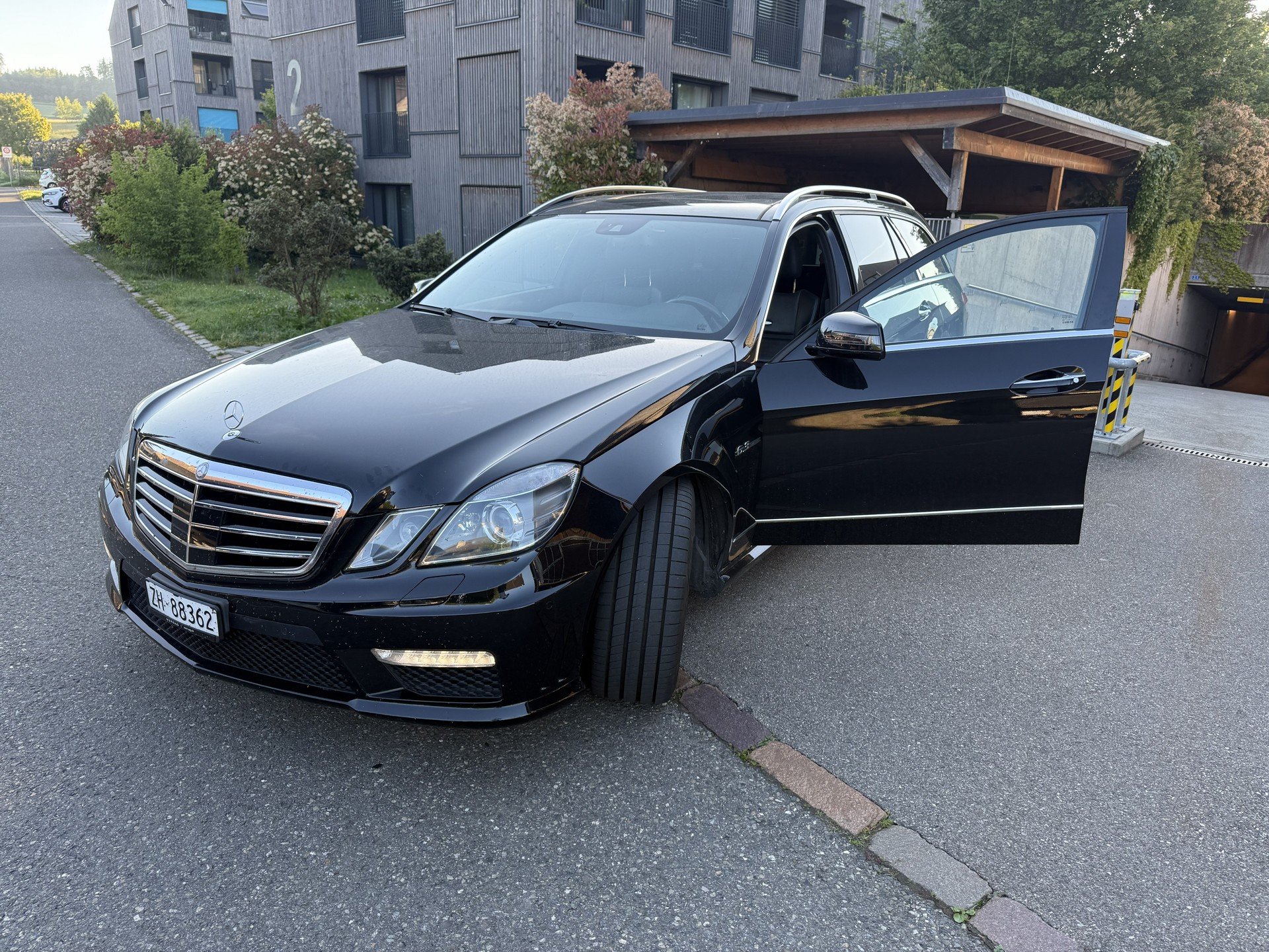 MERCEDES-BENZ E 63 AMG-image-3