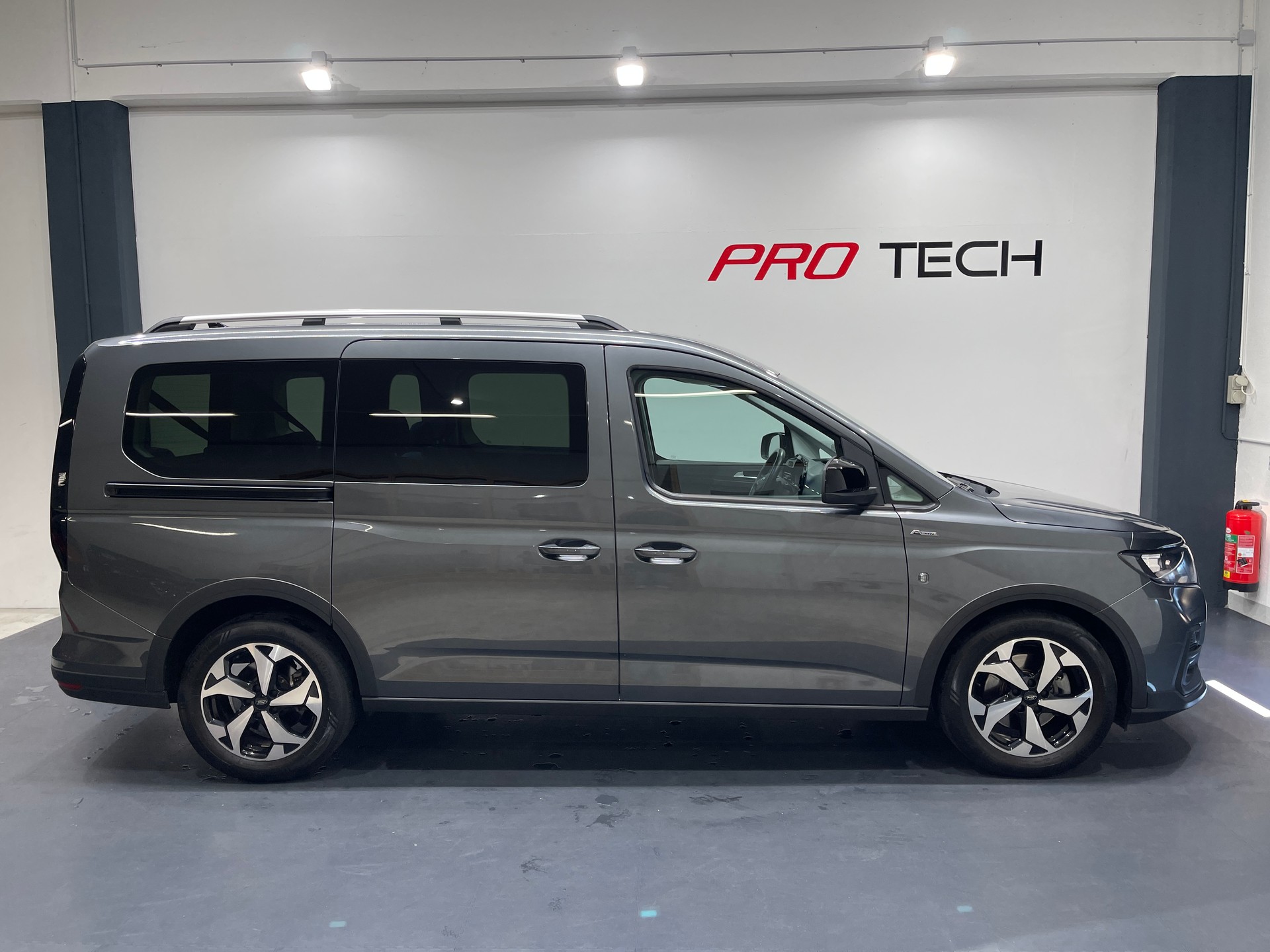 FORD Tourneo Connect 2.0 EcoBlue Active Automat *7PLATZ*-showroom-element-1