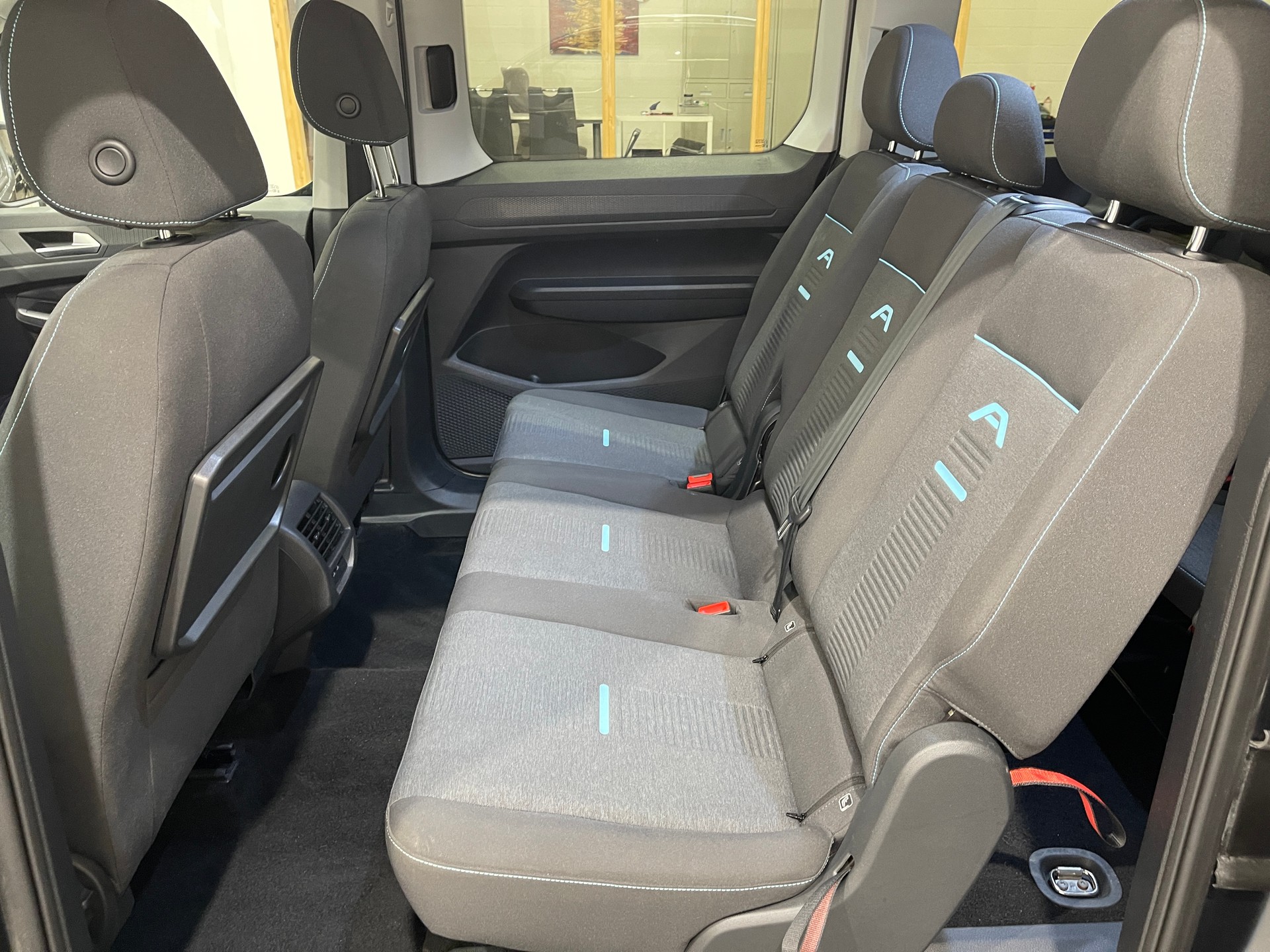 FORD Tourneo Connect 2.0 EcoBlue Active Automat *7PLATZ*-image-9